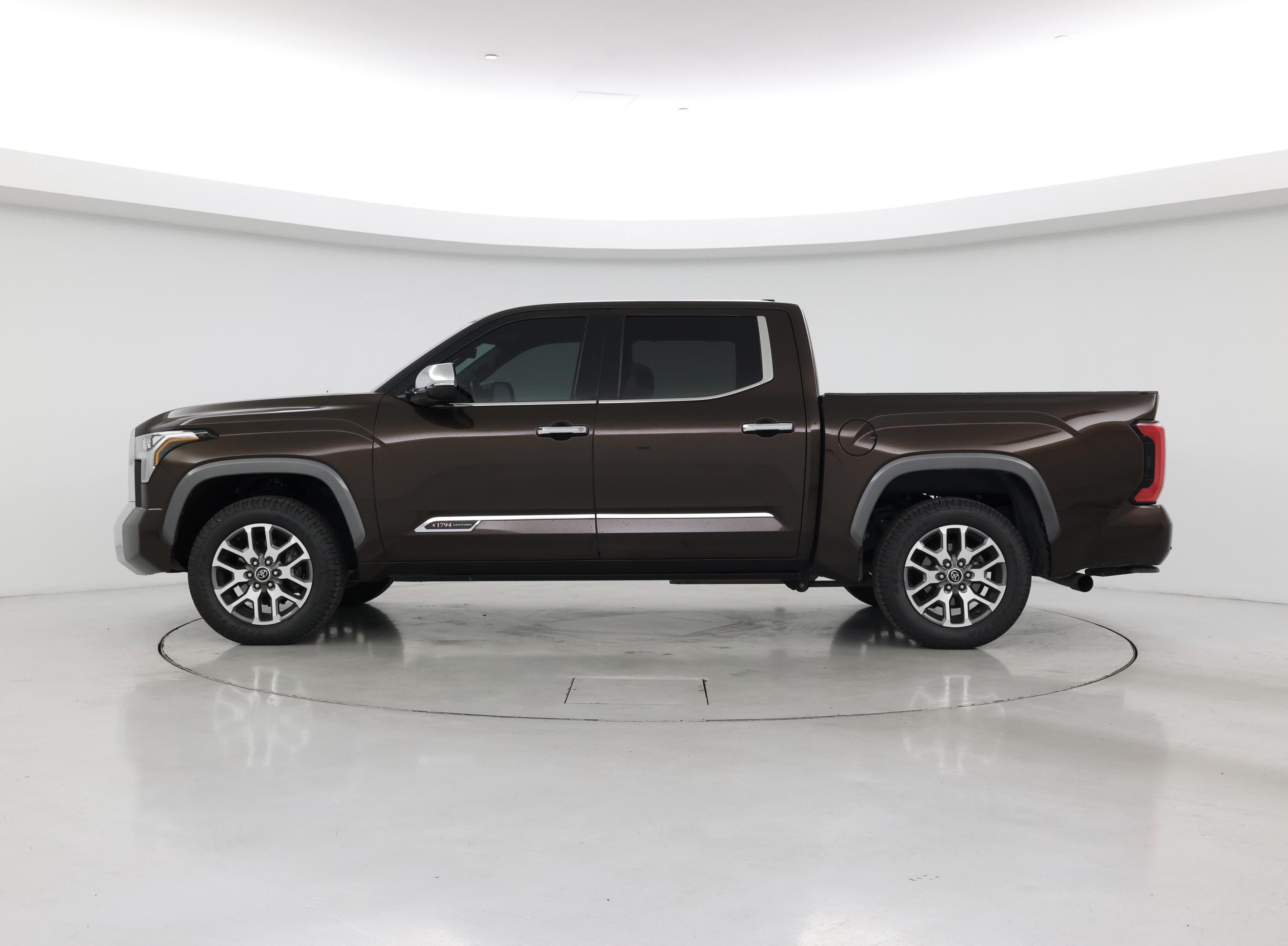 Thumbnail: 2022 Toyota Tundra - 3