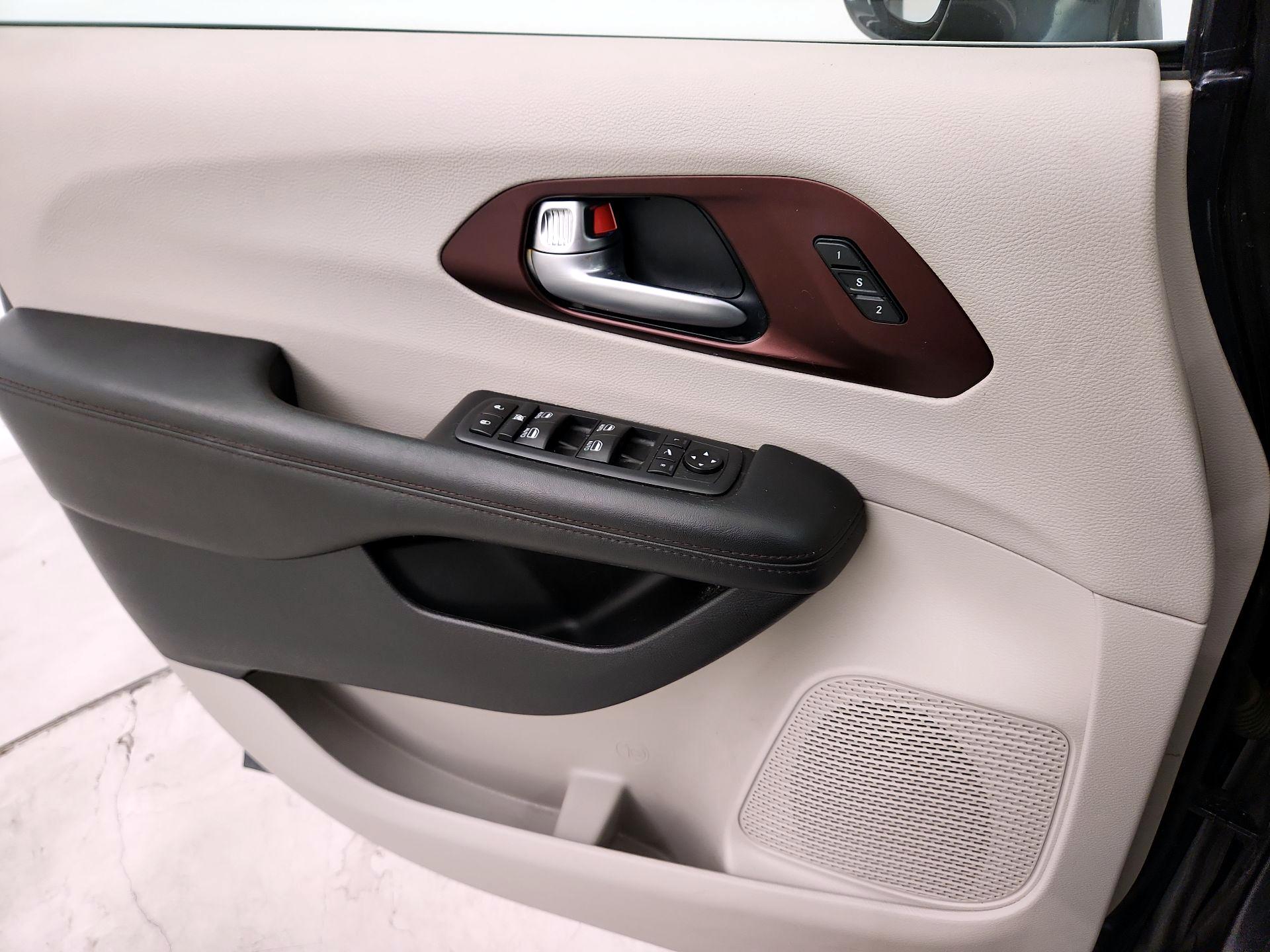 Thumbnail: 2020 Chrysler Pacifica - 12