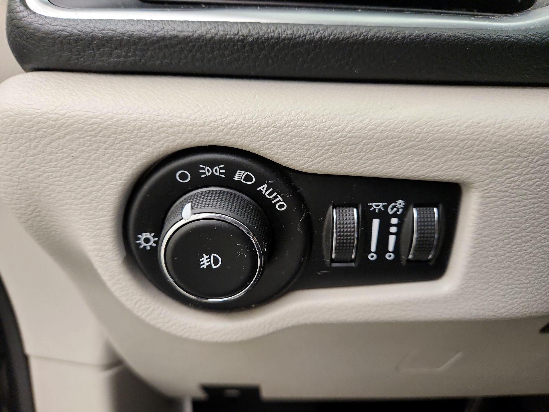 Thumbnail: 2020 Chrysler Pacifica - 13