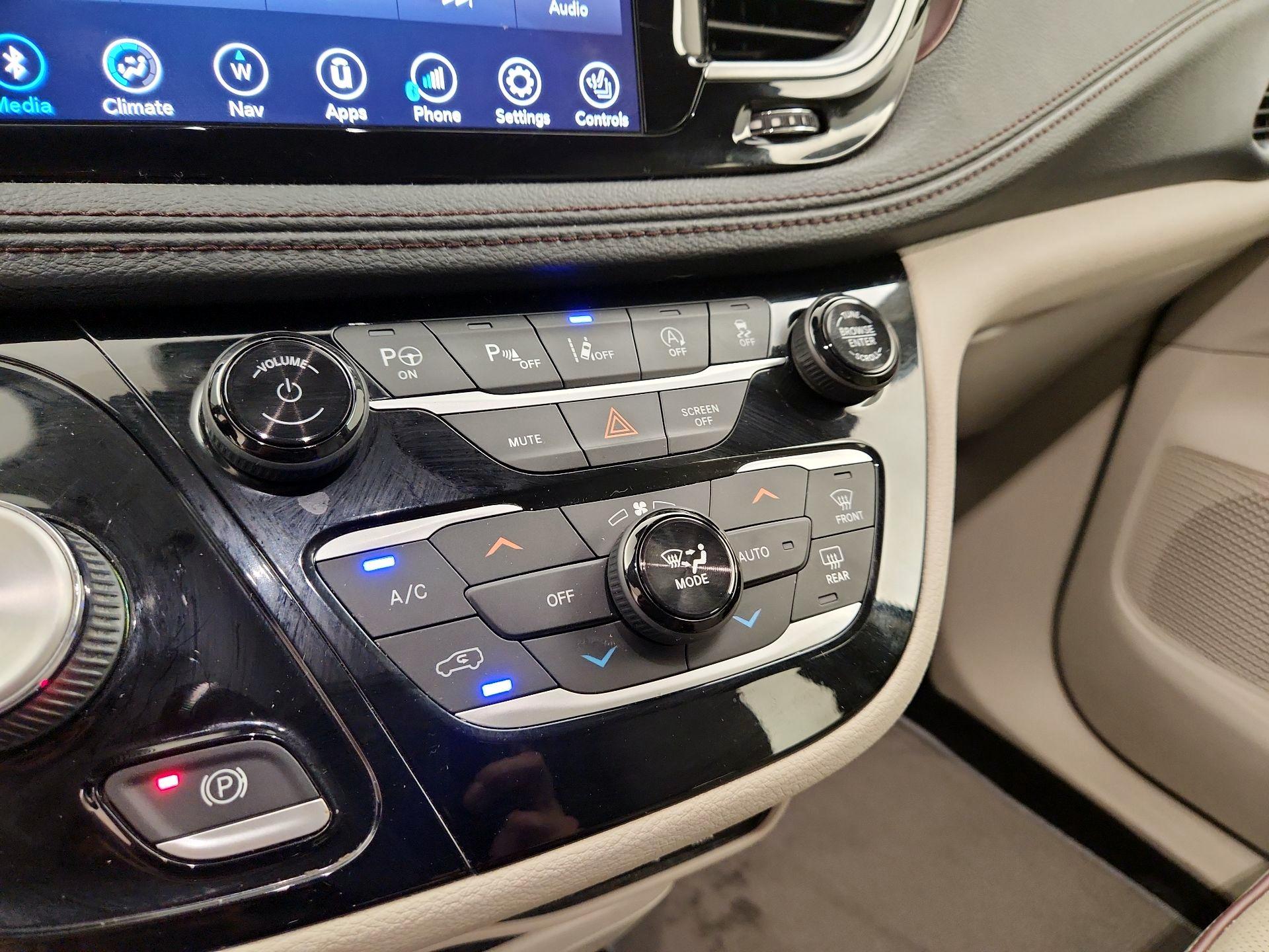 Thumbnail: 2020 Chrysler Pacifica - 17