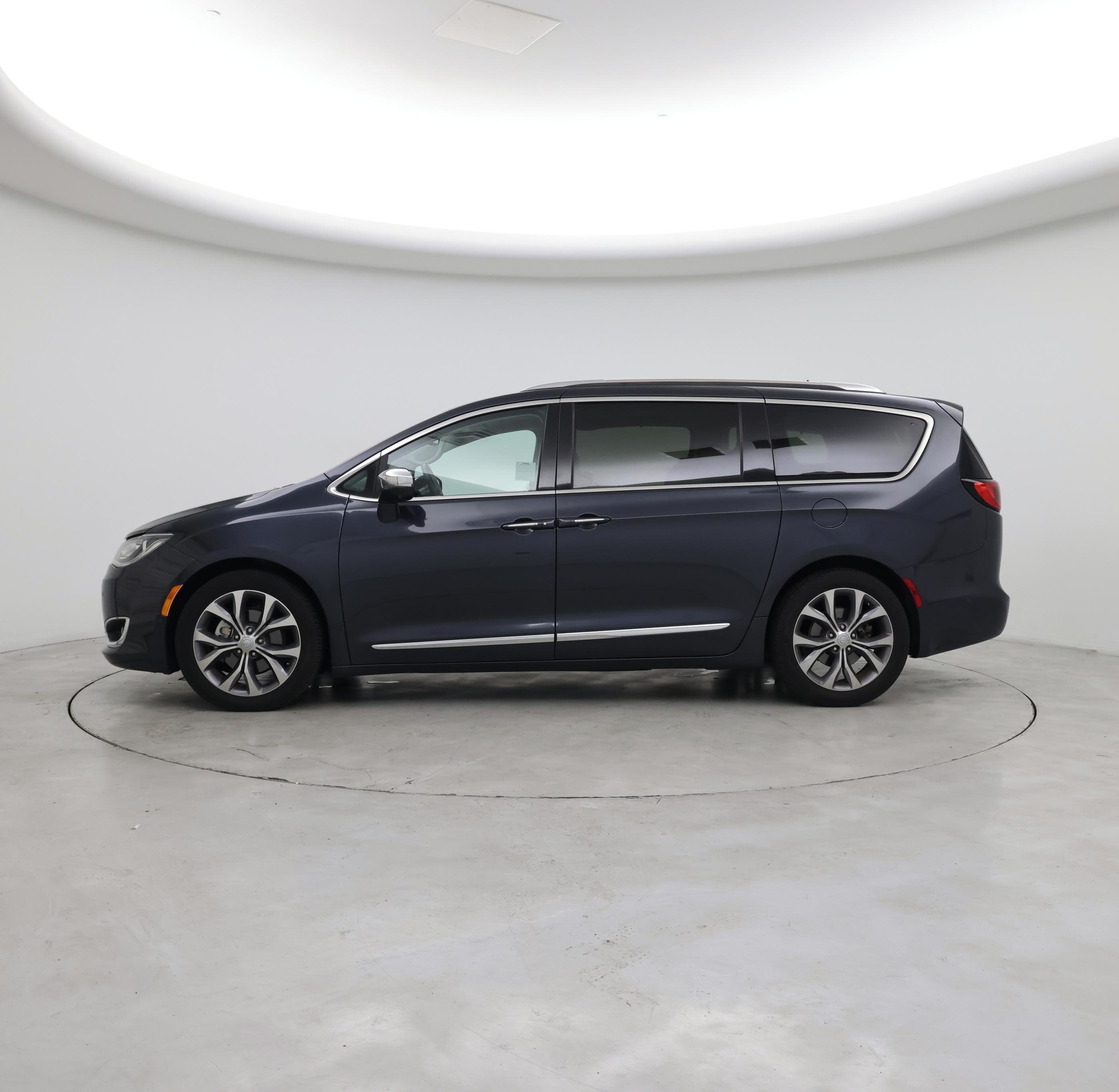 Thumbnail: 2020 Chrysler Pacifica - 3