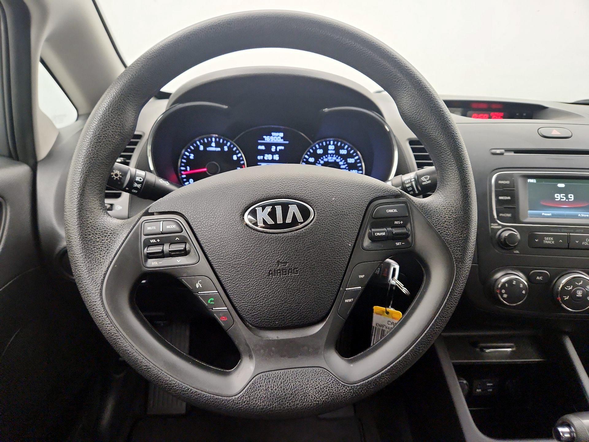Thumbnail: 2016 Kia Forte - 10