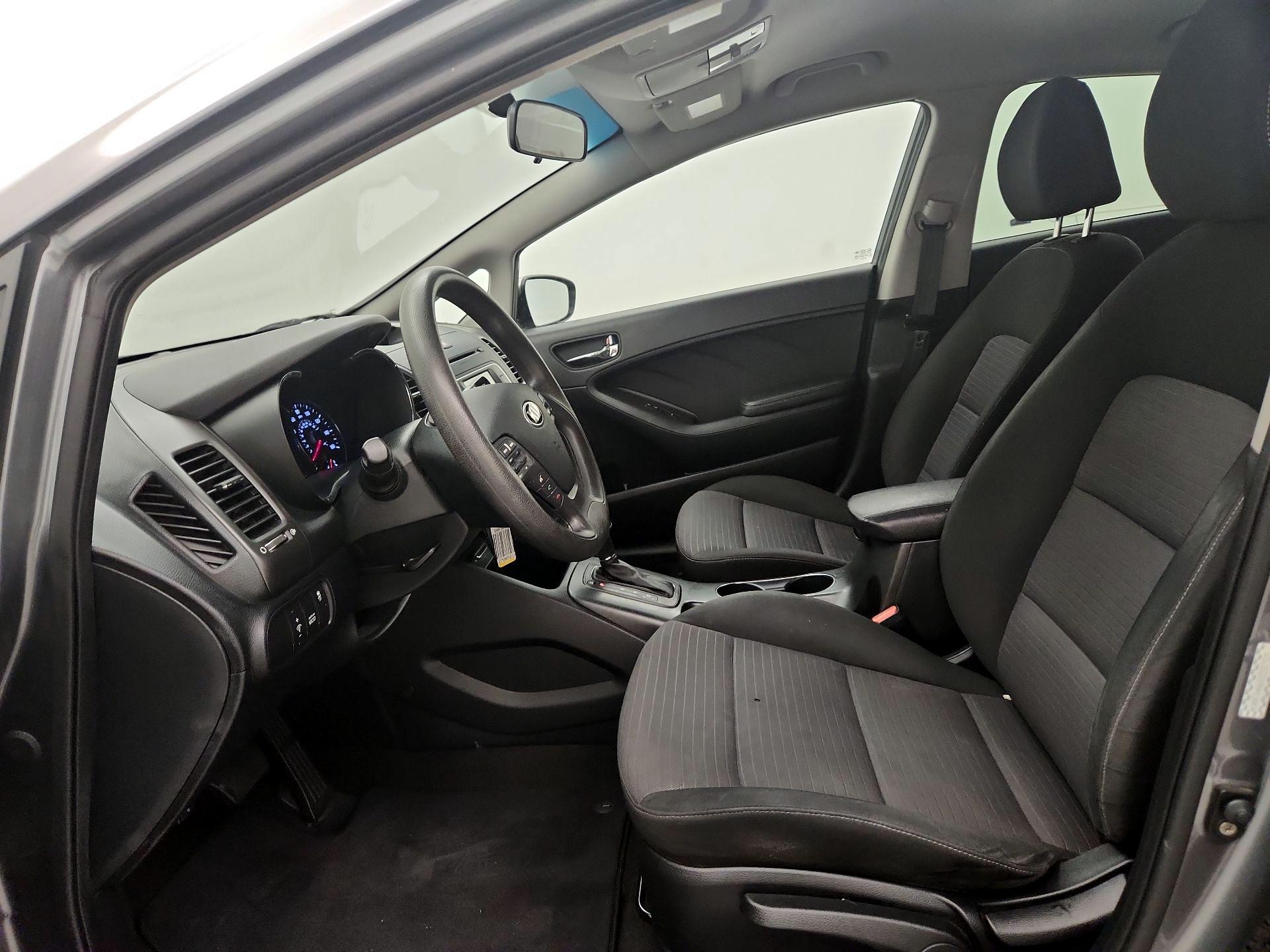 Thumbnail: 2016 Kia Forte - 11