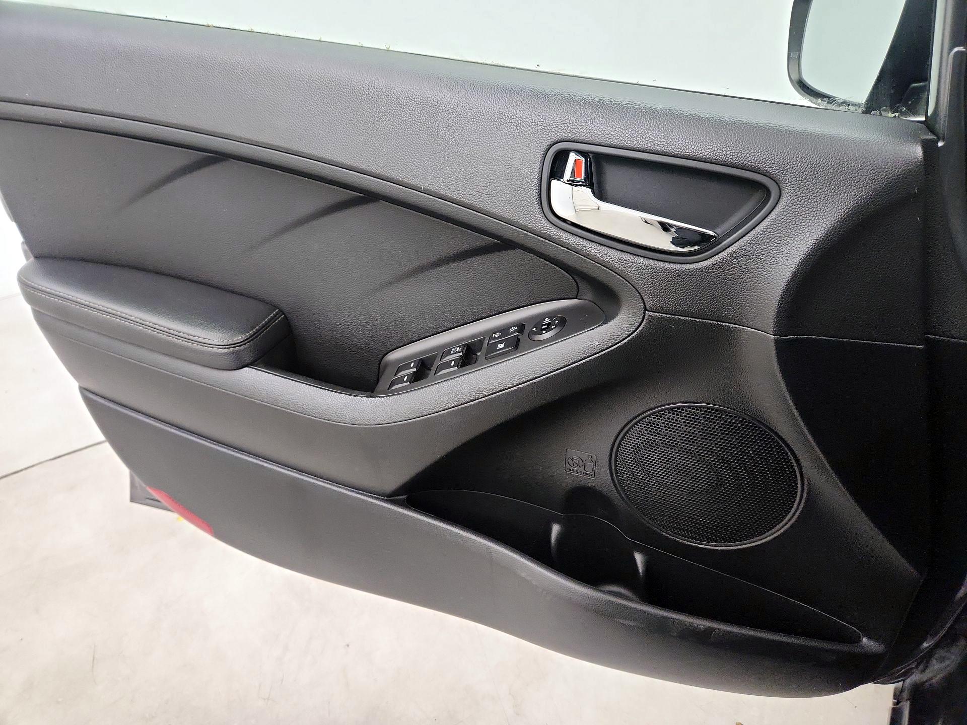 Thumbnail: 2016 Kia Forte - 12