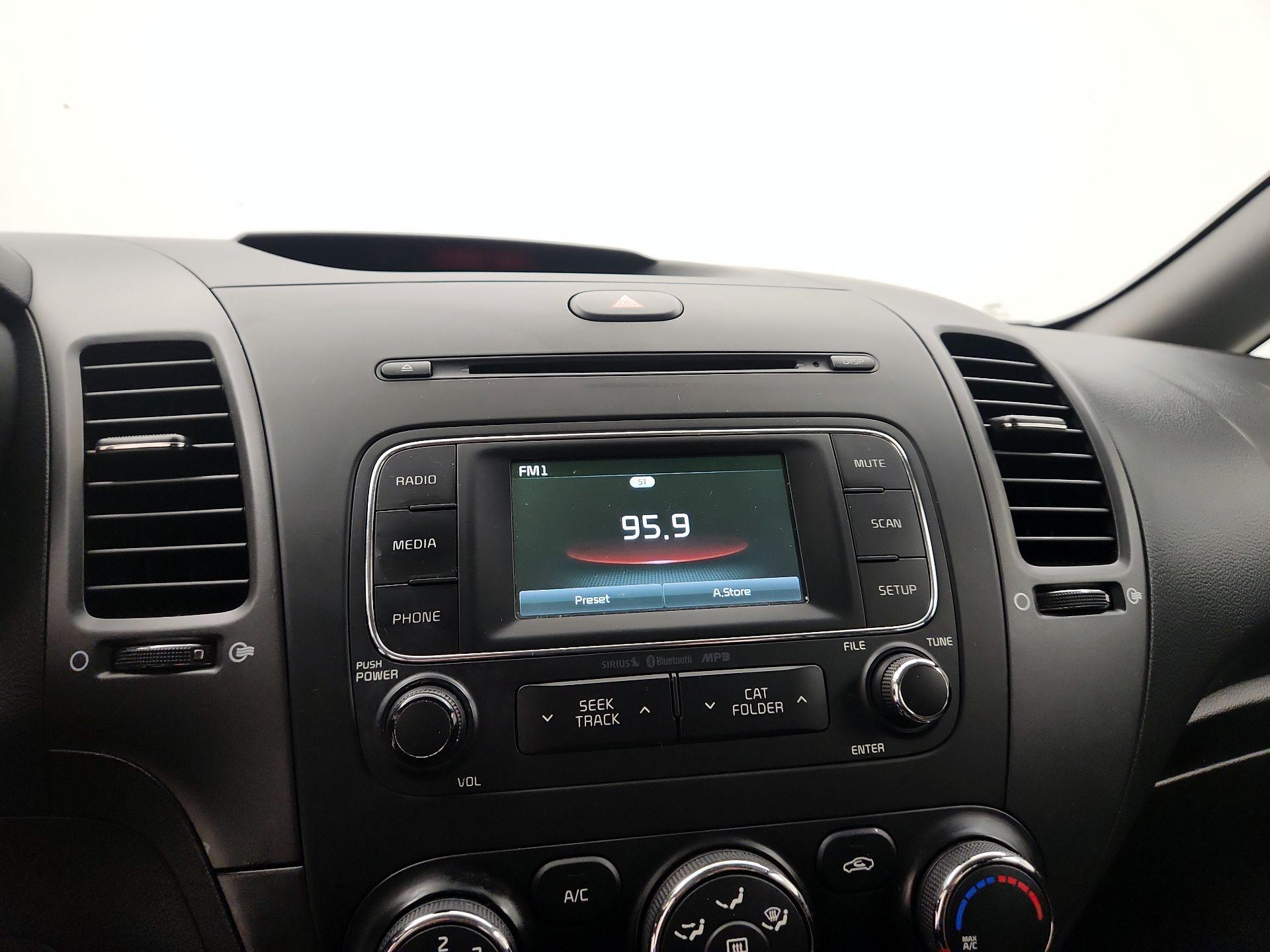 Thumbnail: 2016 Kia Forte - 15