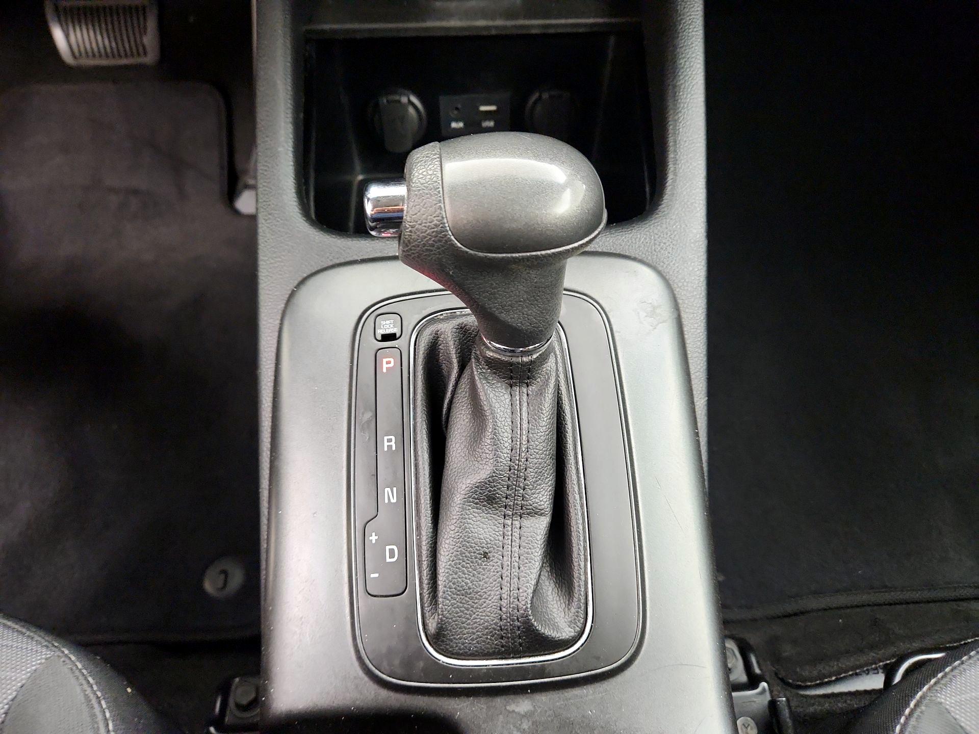 Thumbnail: 2016 Kia Forte - 17