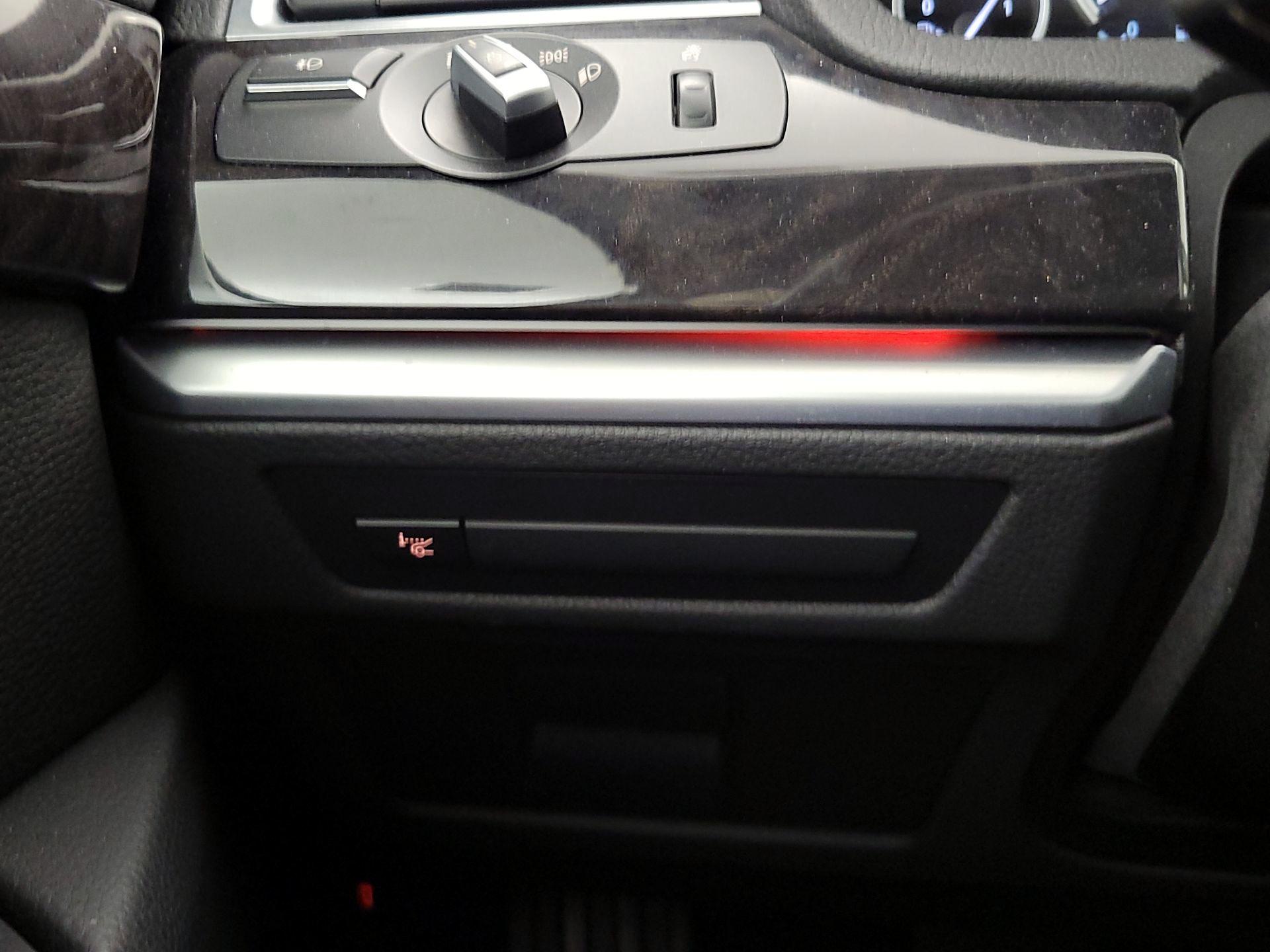 Thumbnail: 2013 BMW 5 Series - 13