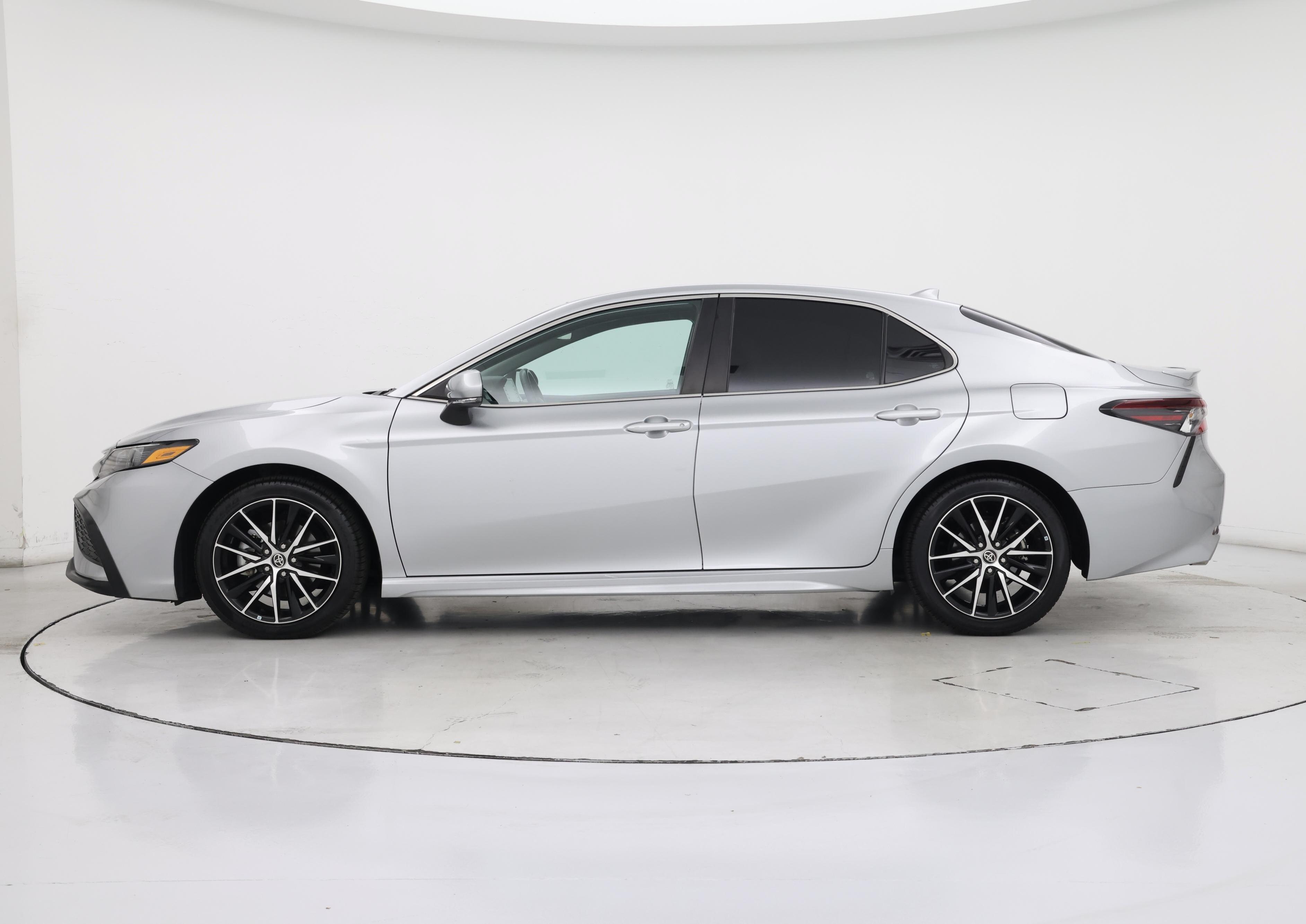 Thumbnail: 2022 Toyota Camry - 3