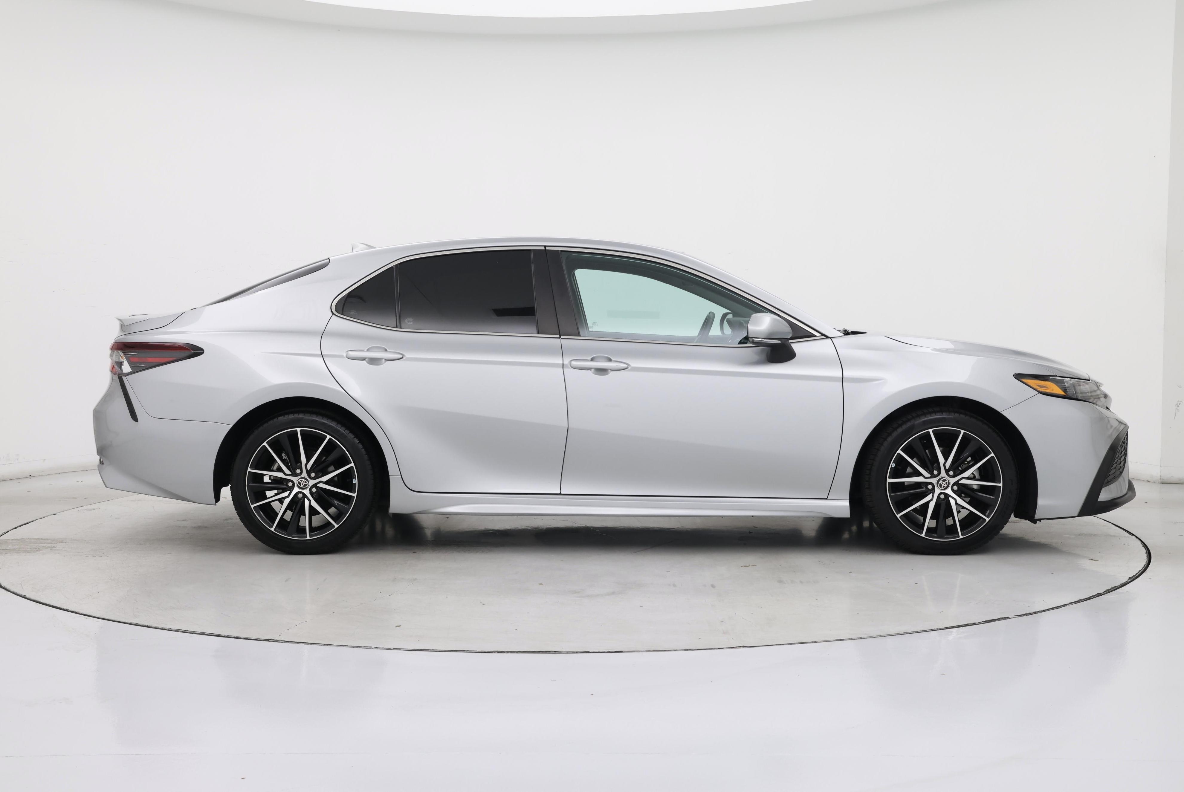 Thumbnail: 2022 Toyota Camry - 7