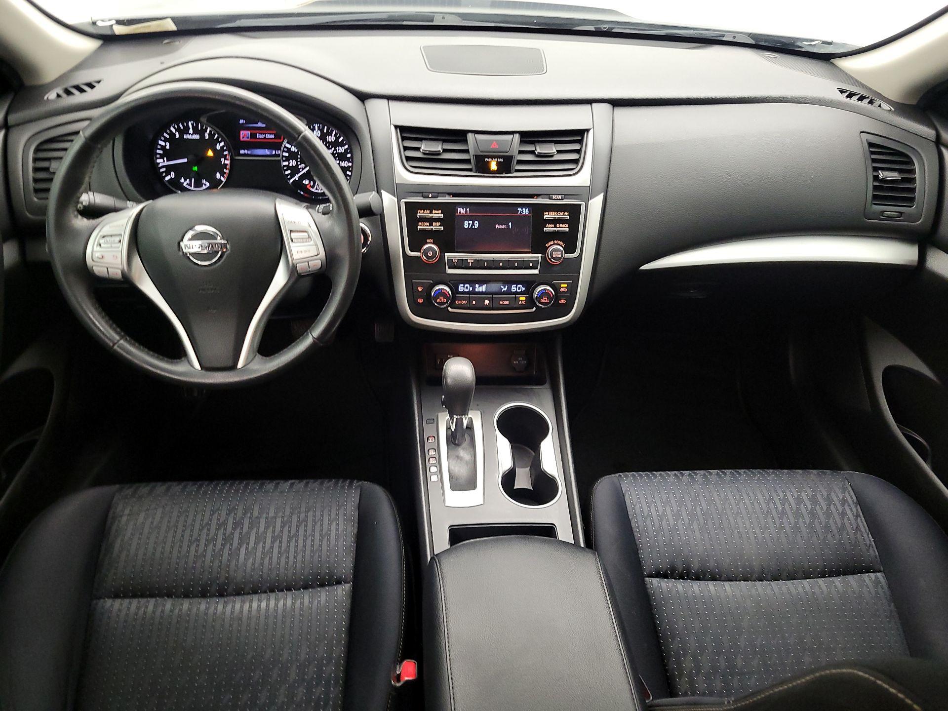 Thumbnail: 2016 Nissan Altima - 9