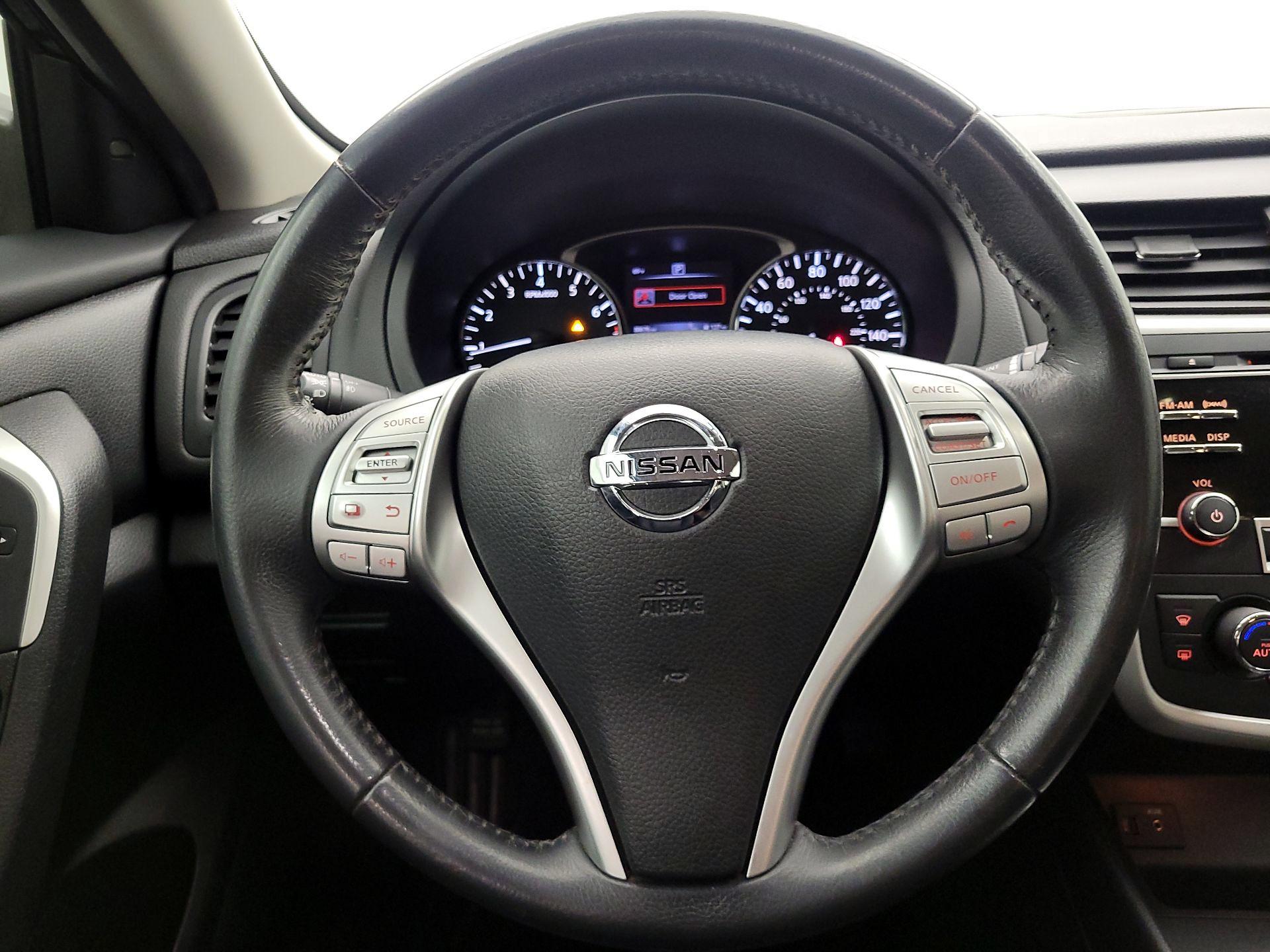 Thumbnail: 2016 Nissan Altima - 10