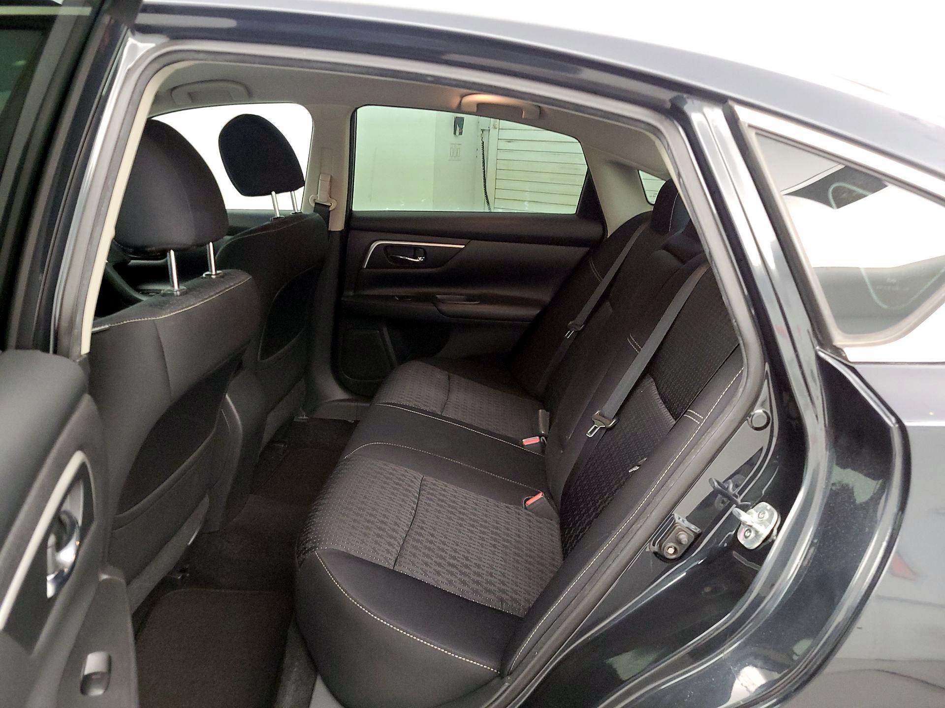 Thumbnail: 2016 Nissan Altima - 19