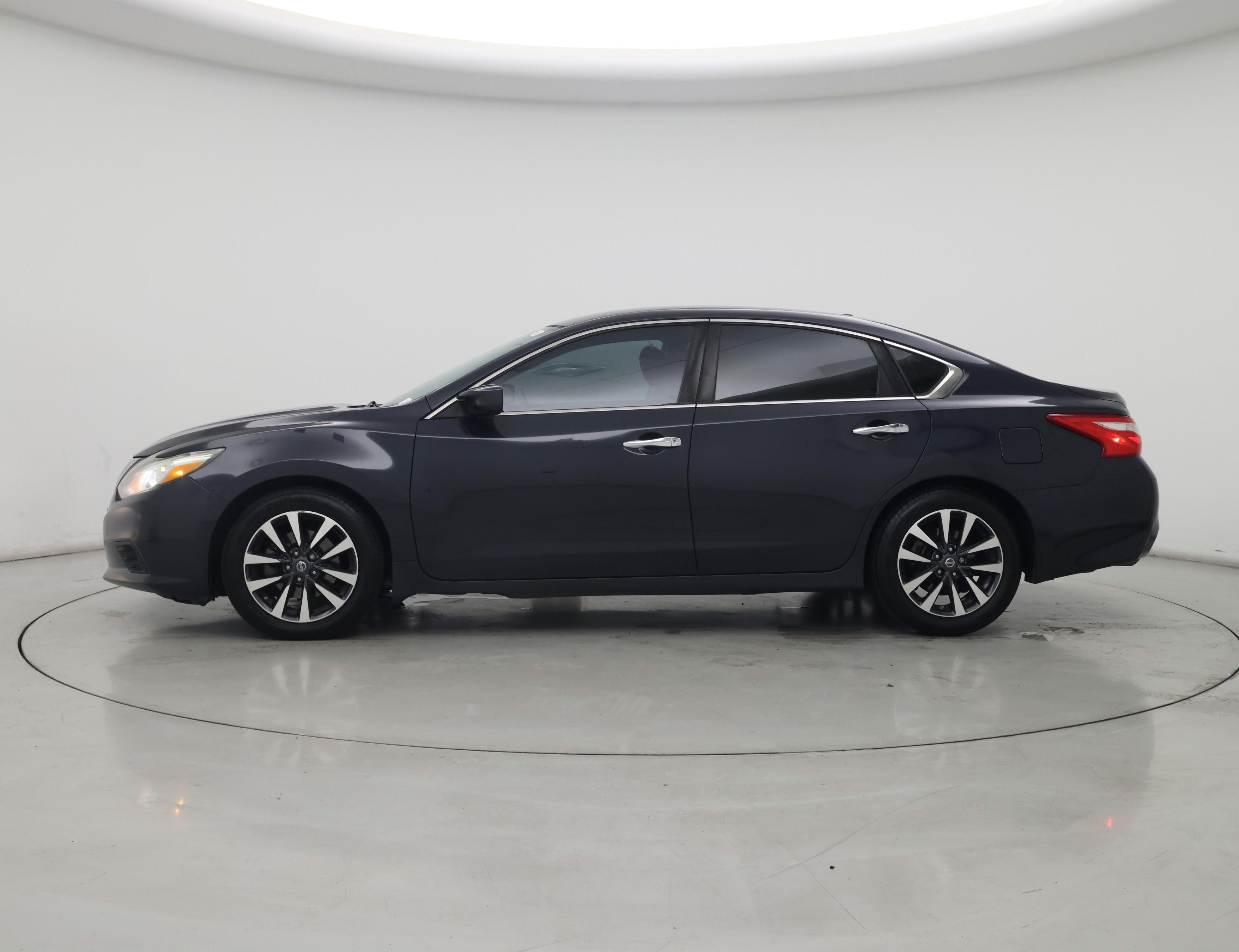 Thumbnail: 2016 Nissan Altima - 3