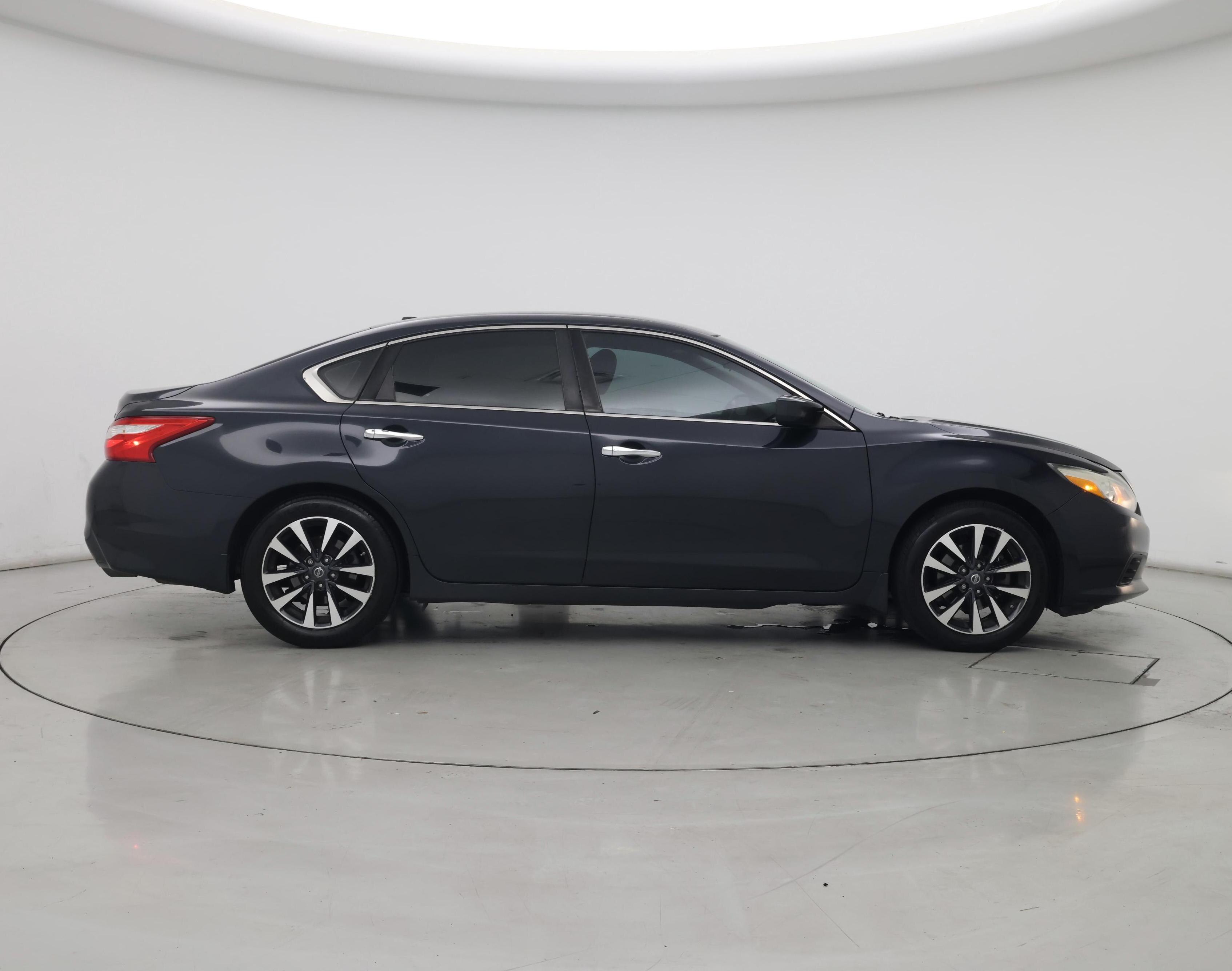 Thumbnail: 2016 Nissan Altima - 7