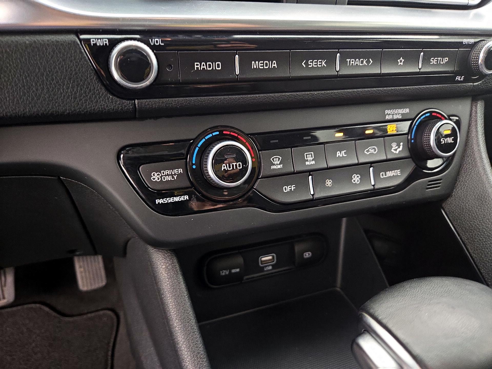 Thumbnail: 2020 Kia Niro - 16