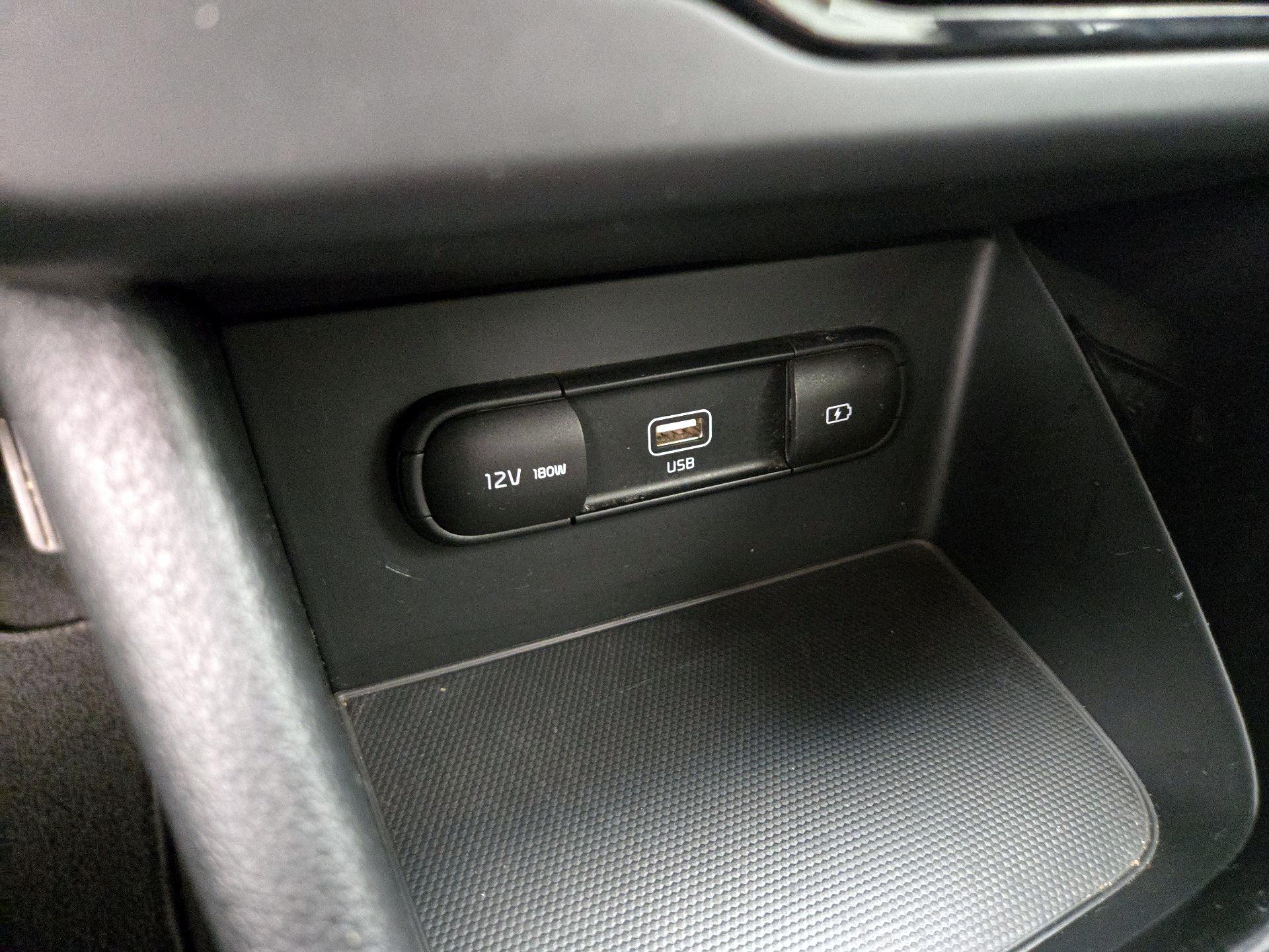 Thumbnail: 2020 Kia Niro - 18