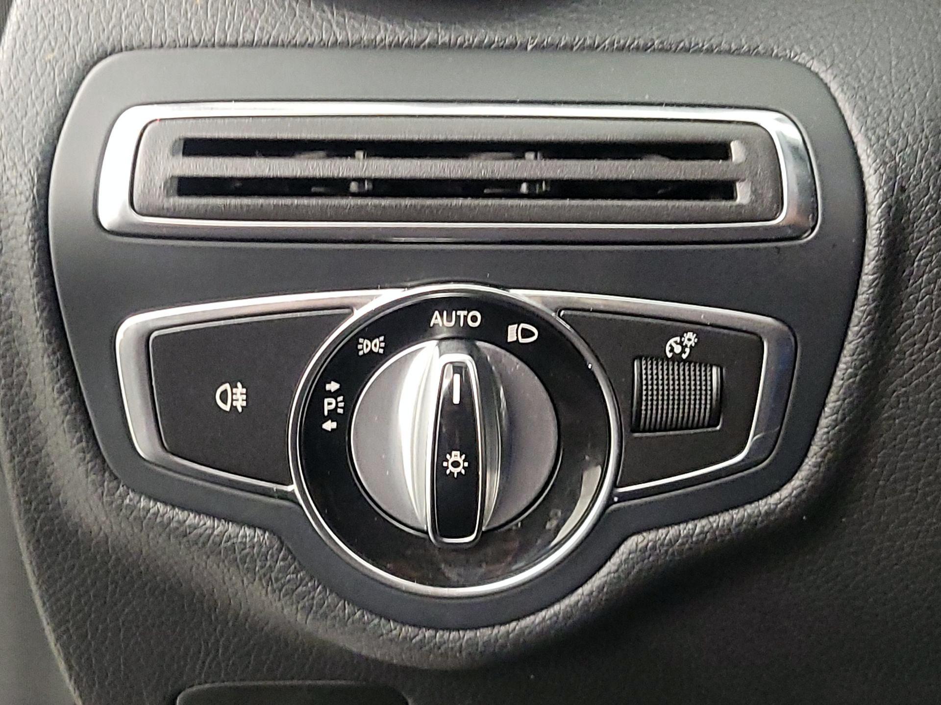 Thumbnail: 2015 Mercedes-Benz C-Class - 13