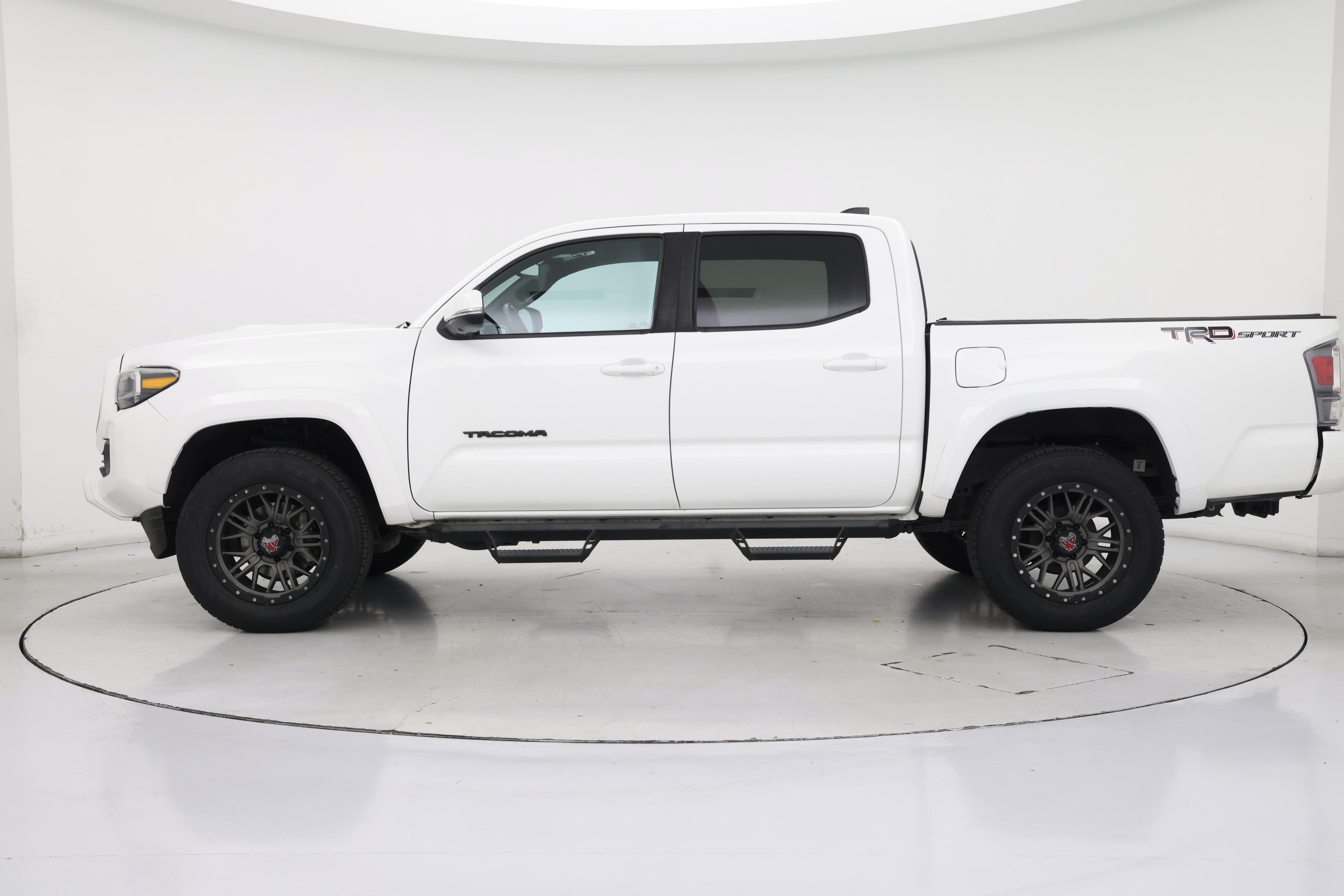 Thumbnail: 2020 Toyota Tacoma - 3