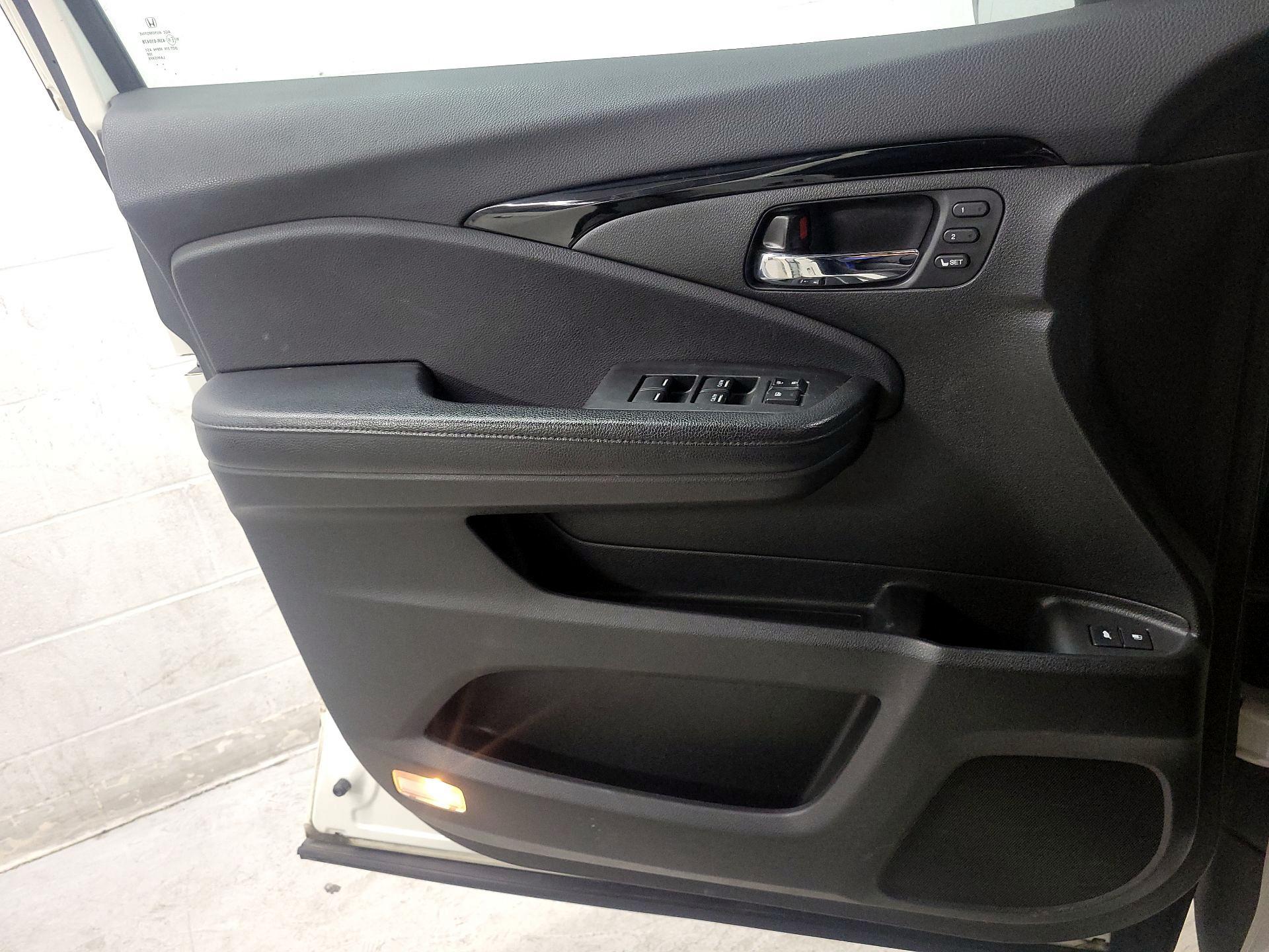 Thumbnail: 2016 Honda Pilot - 12