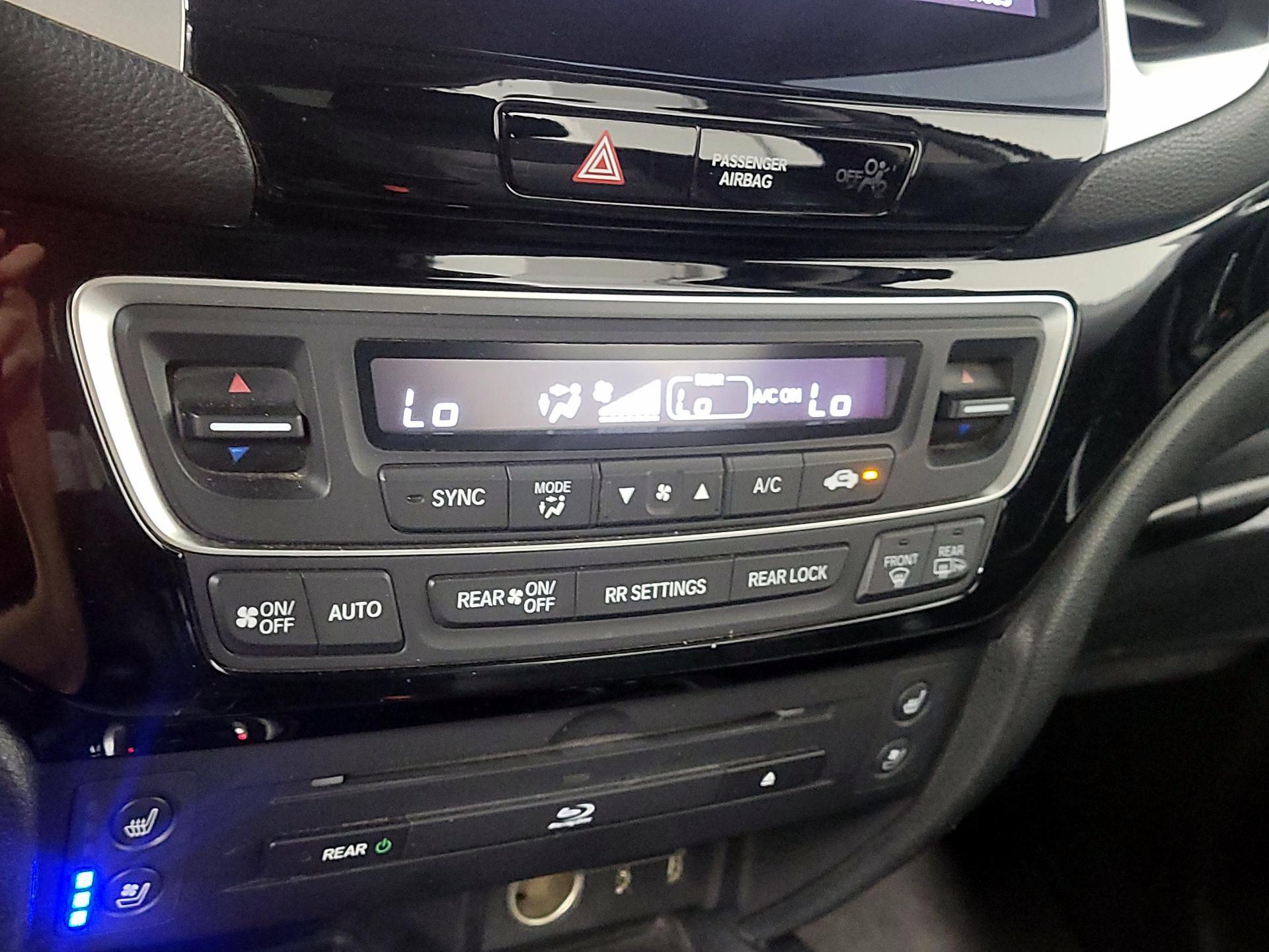 Thumbnail: 2016 Honda Pilot - 15