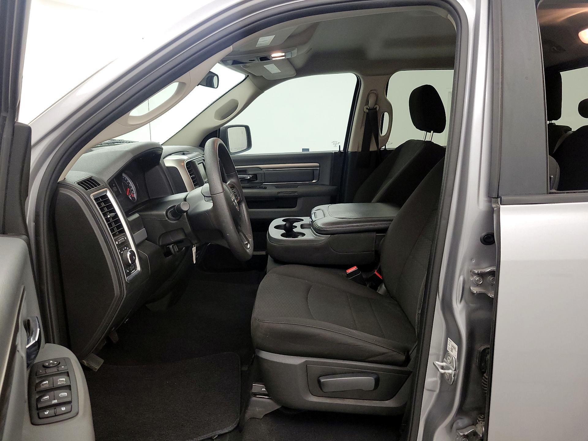 Thumbnail: 2020 RAM 1500 Classic - 11
