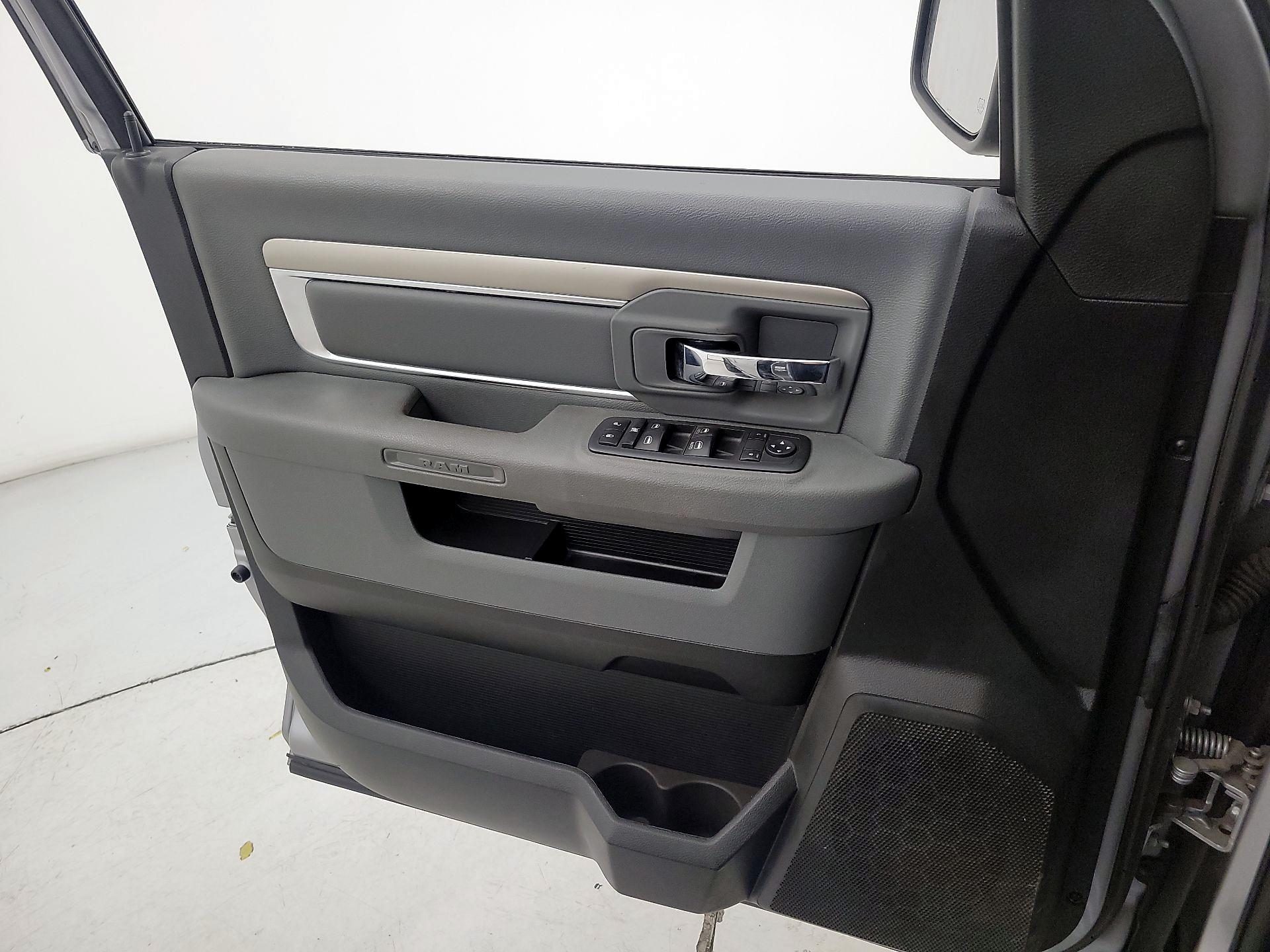 Thumbnail: 2020 RAM 1500 Classic - 12