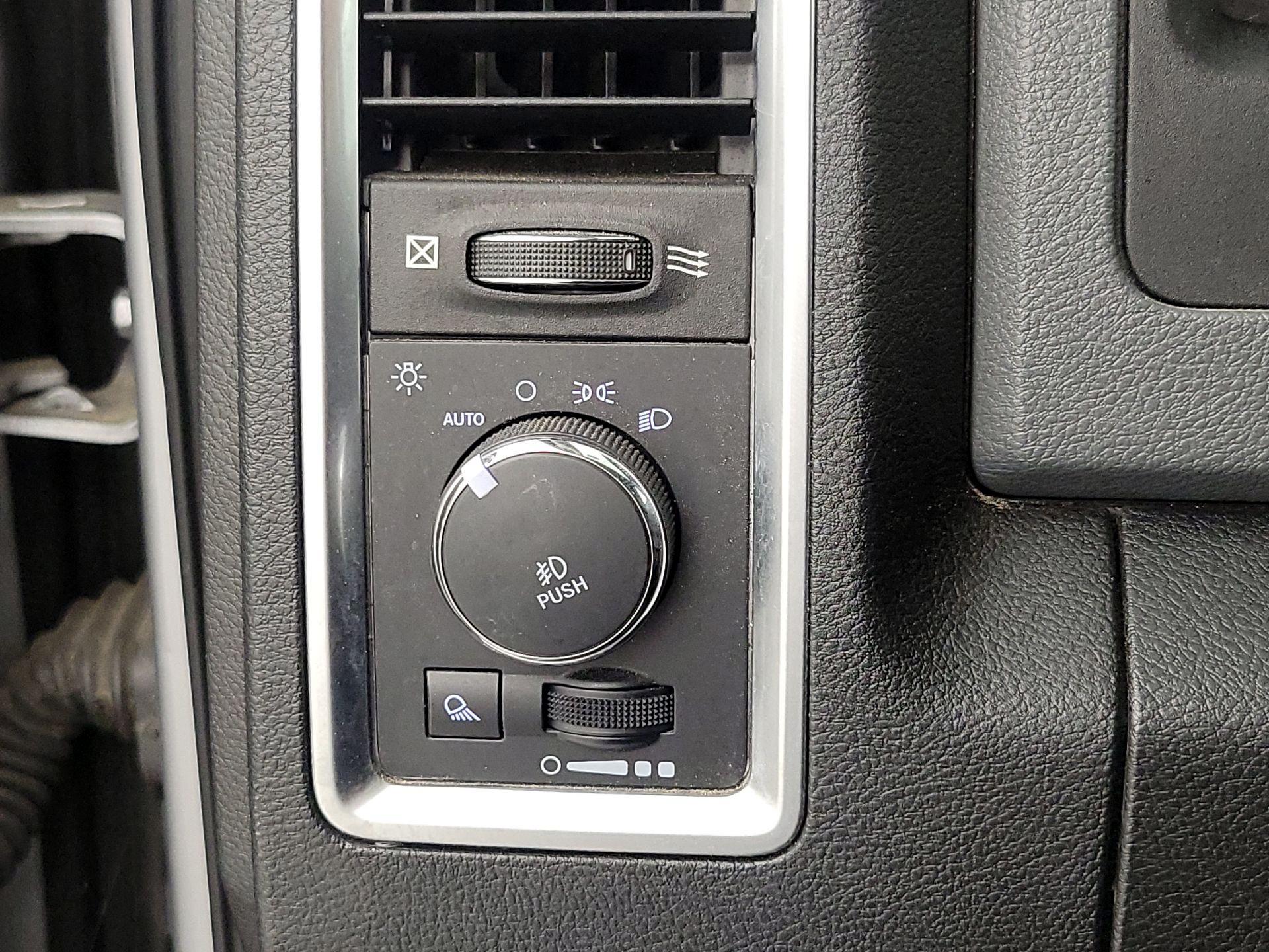 Thumbnail: 2020 RAM 1500 Classic - 13