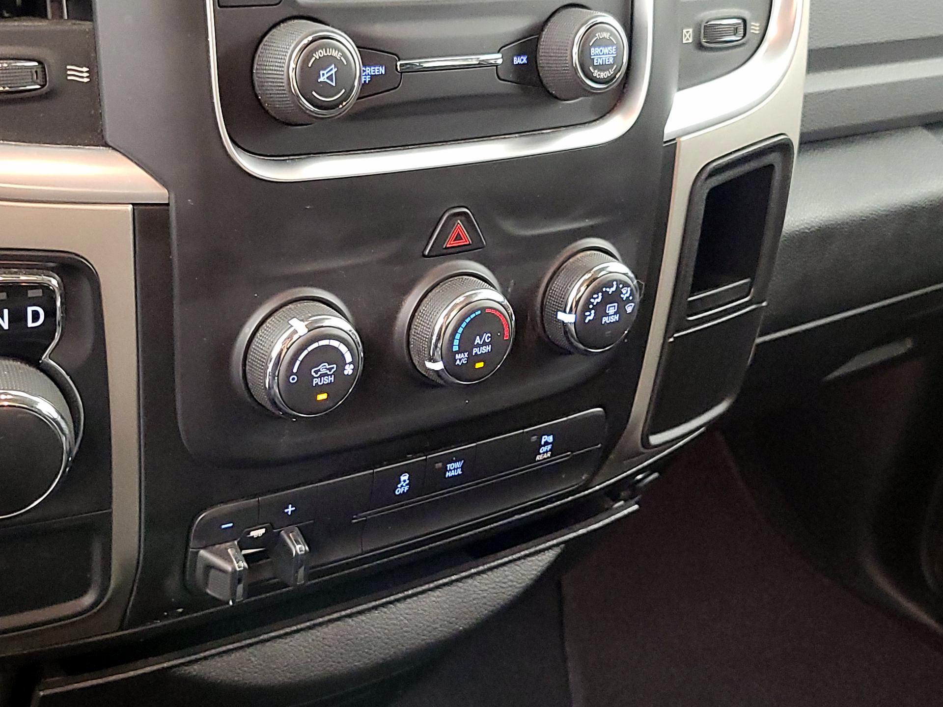 Thumbnail: 2020 RAM 1500 Classic - 16