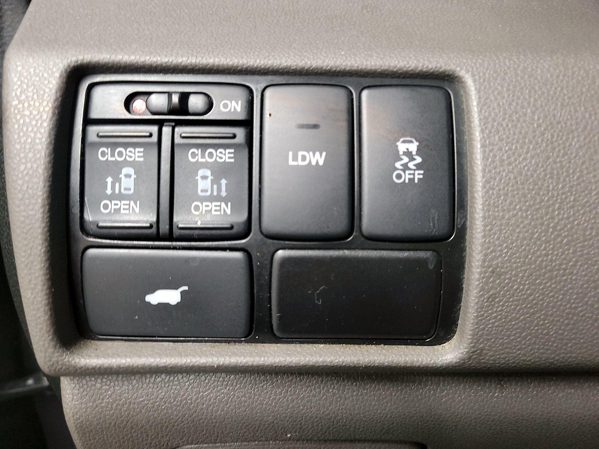 Thumbnail: 2016 Honda Odyssey - 13
