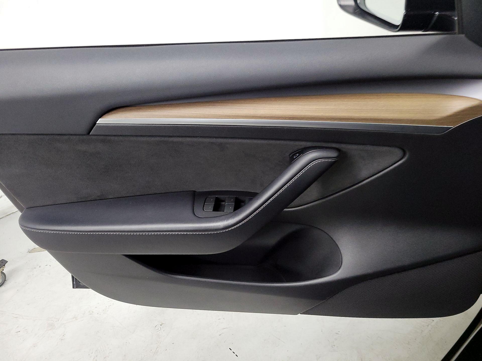 Thumbnail: 2023 Tesla Model 3 - 12