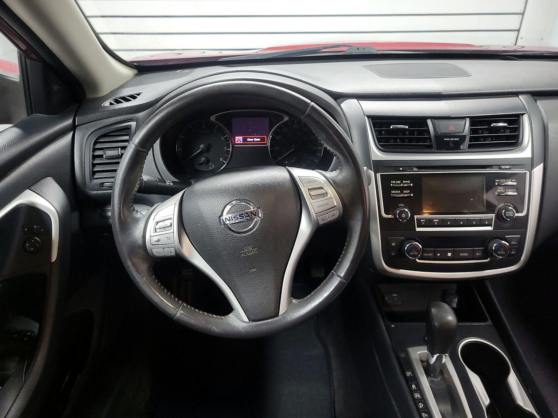Thumbnail: 2017 Nissan Altima - 10