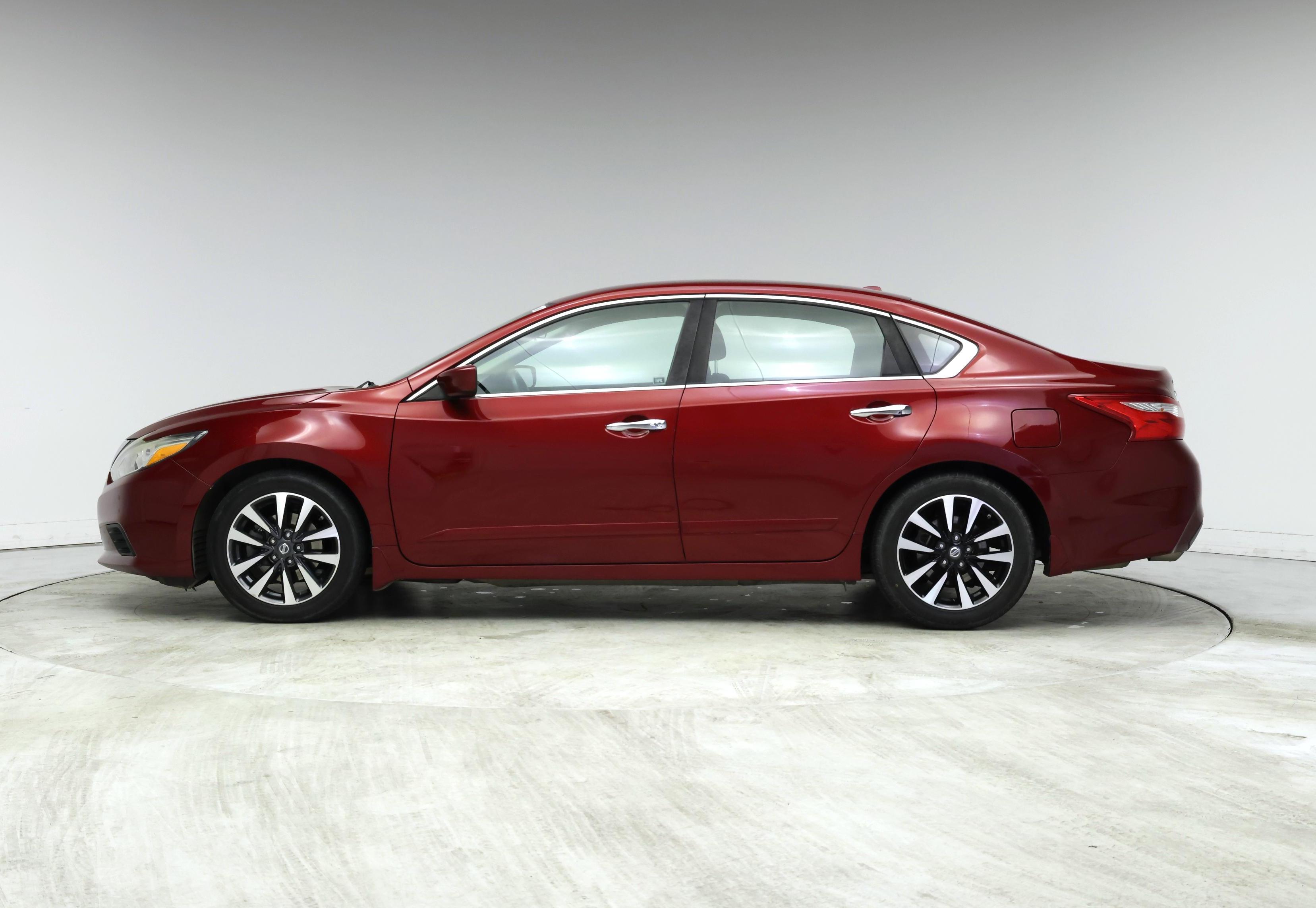 Thumbnail: 2017 Nissan Altima - 3