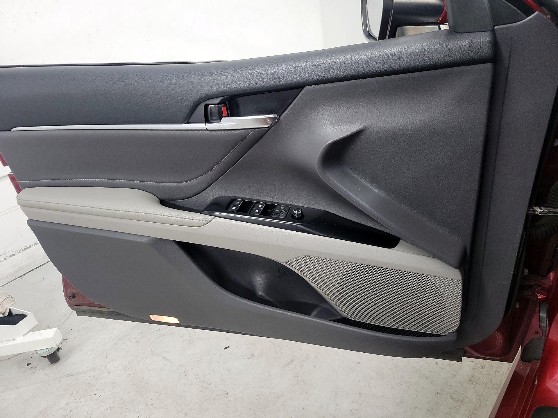 Thumbnail: 2018 Toyota Camry - 12