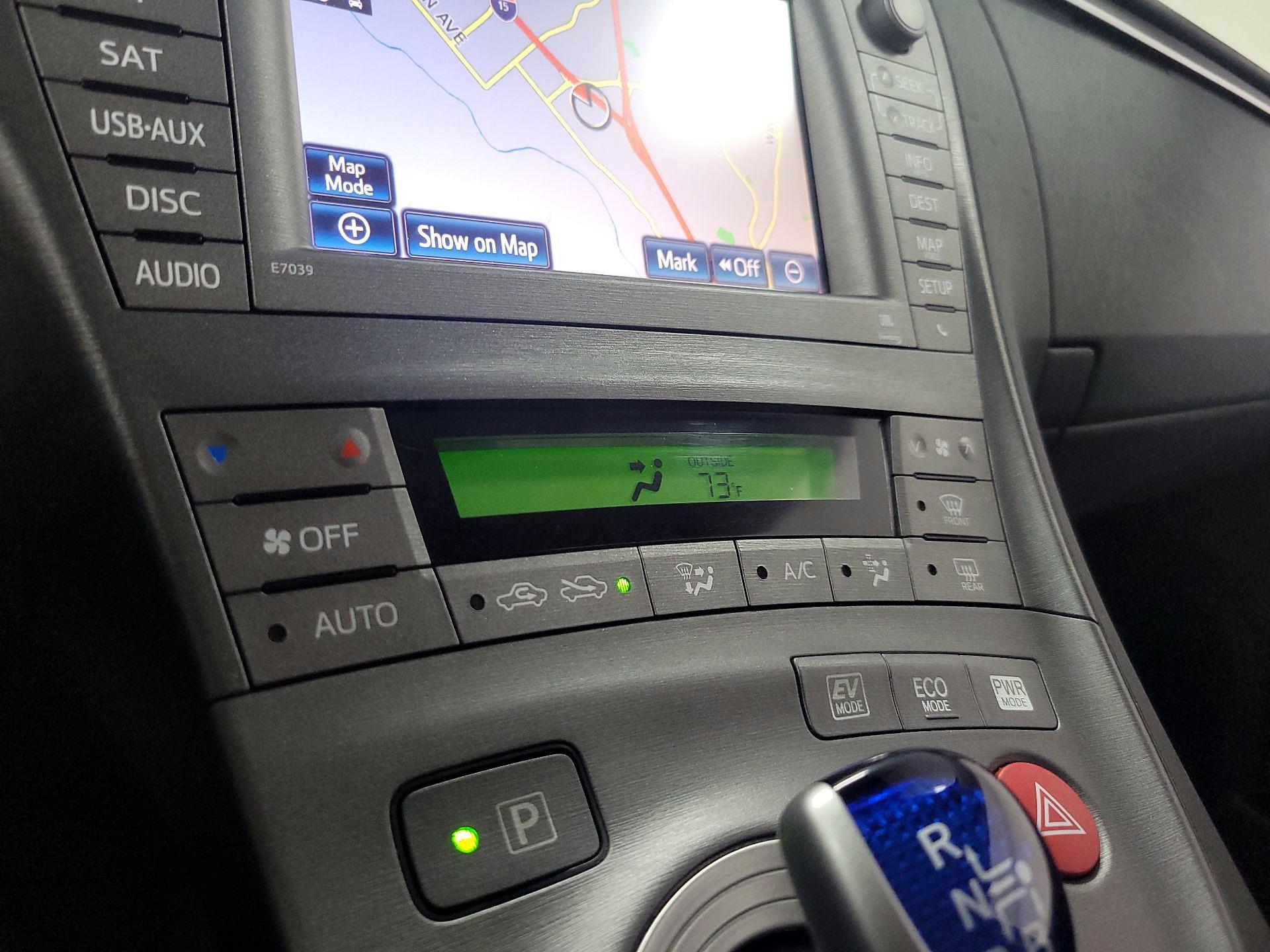 Thumbnail: 2013 Toyota Prius - 17