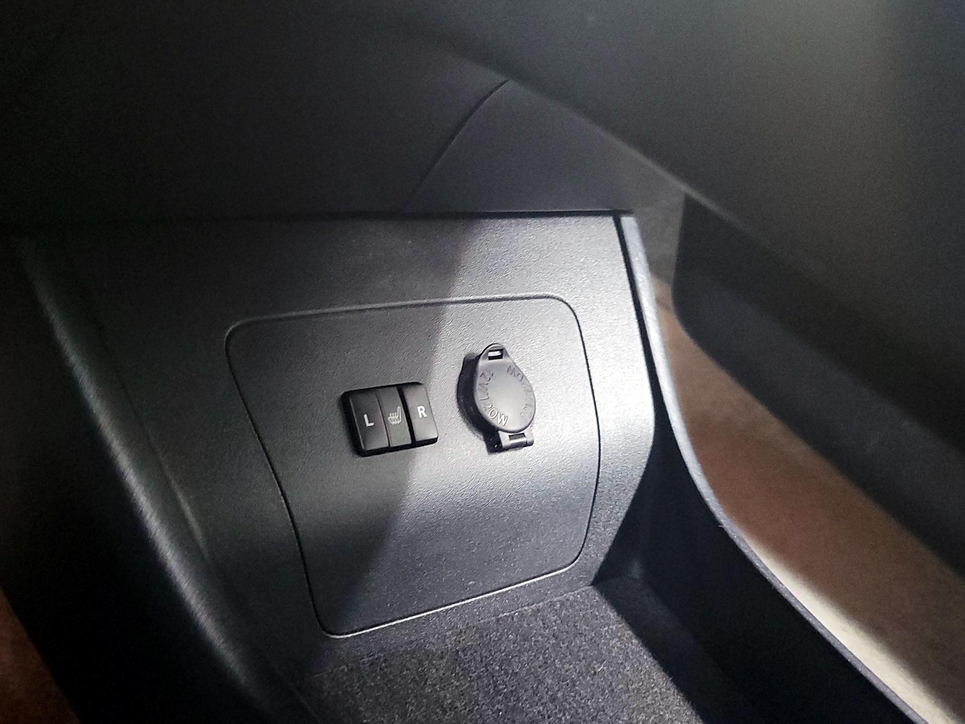 Thumbnail: 2013 Toyota Prius - 19