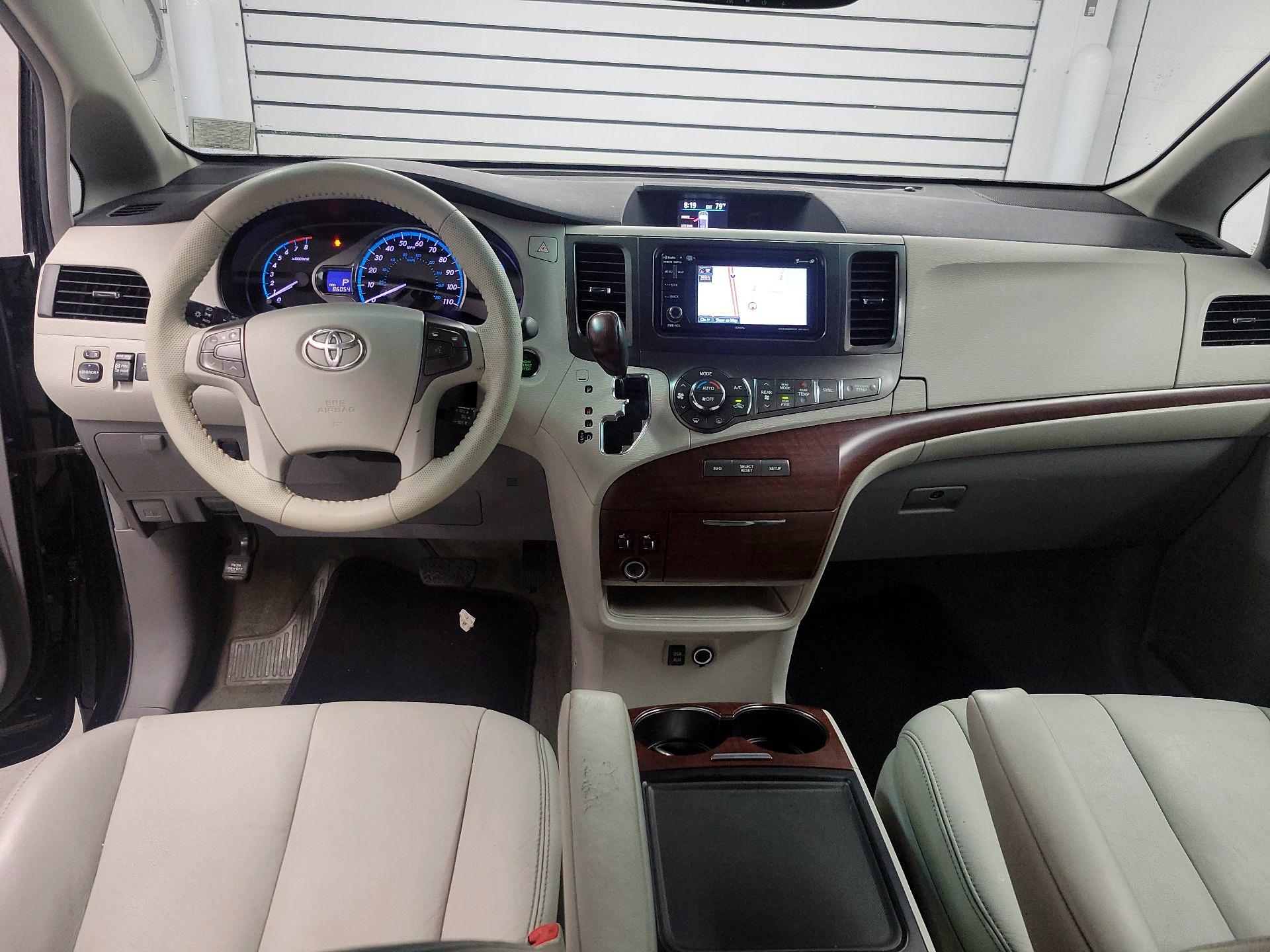 Thumbnail: 2013 Toyota Sienna - 9