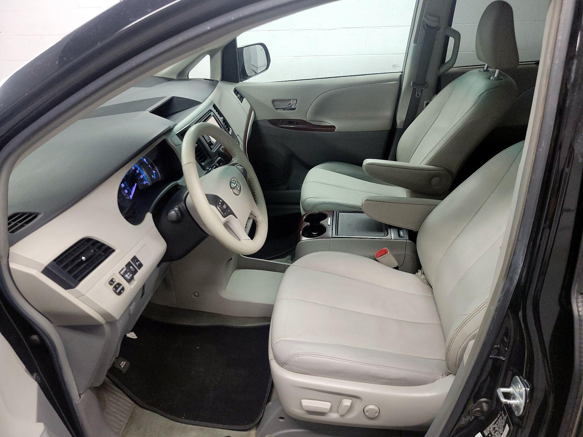 Thumbnail: 2013 Toyota Sienna - 11