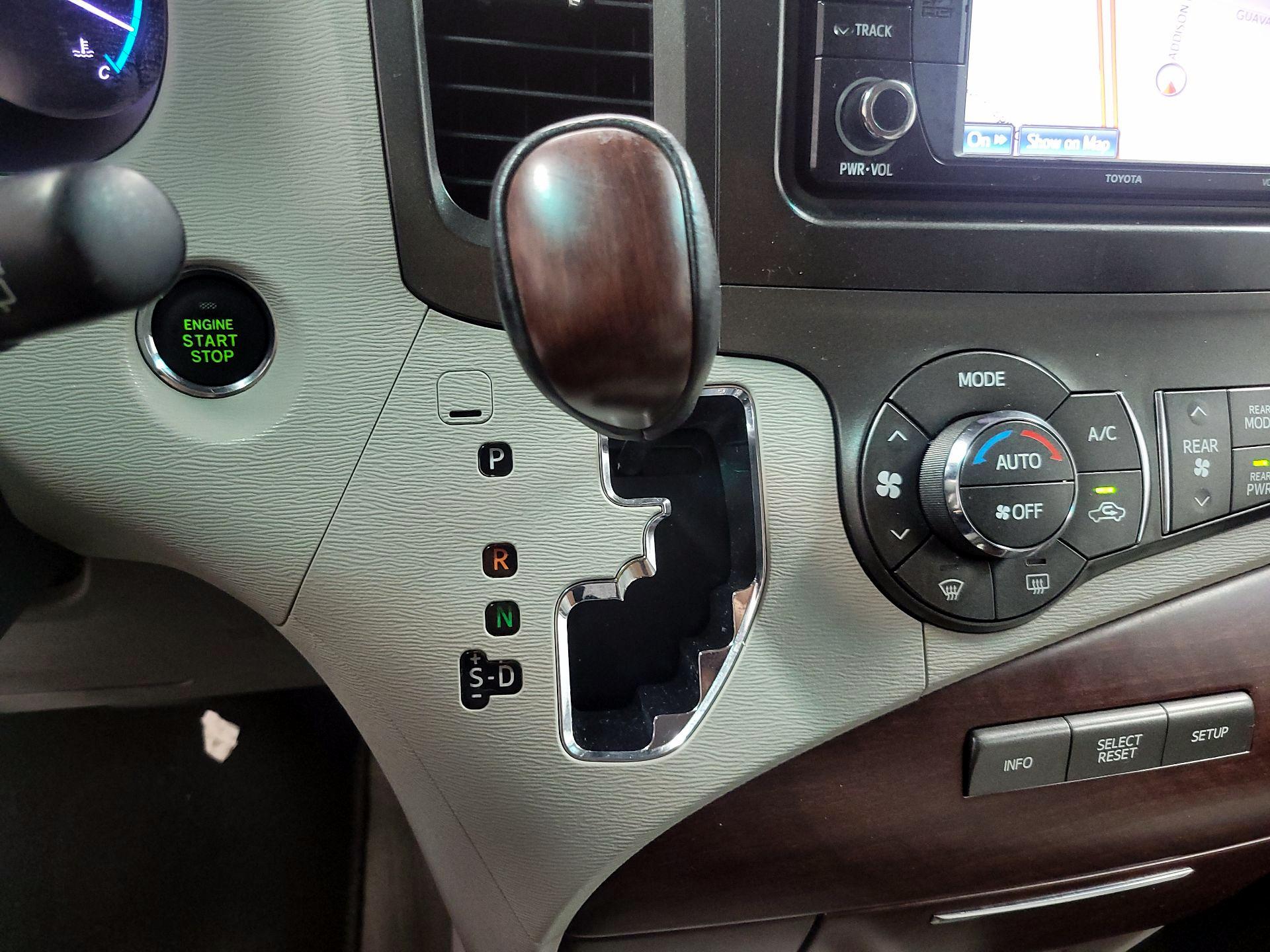 Thumbnail: 2013 Toyota Sienna - 16