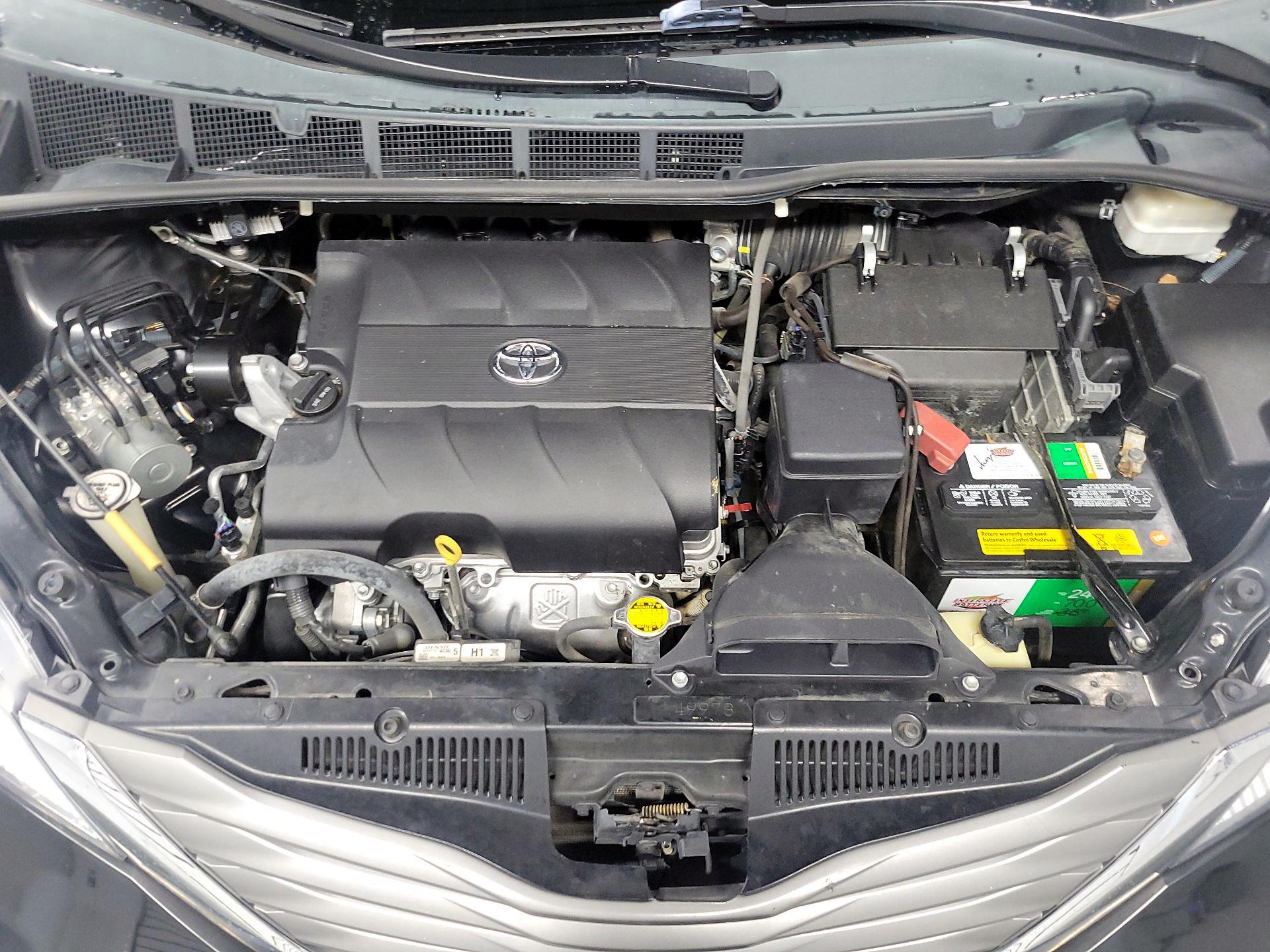 Thumbnail: 2013 Toyota Sienna - 19