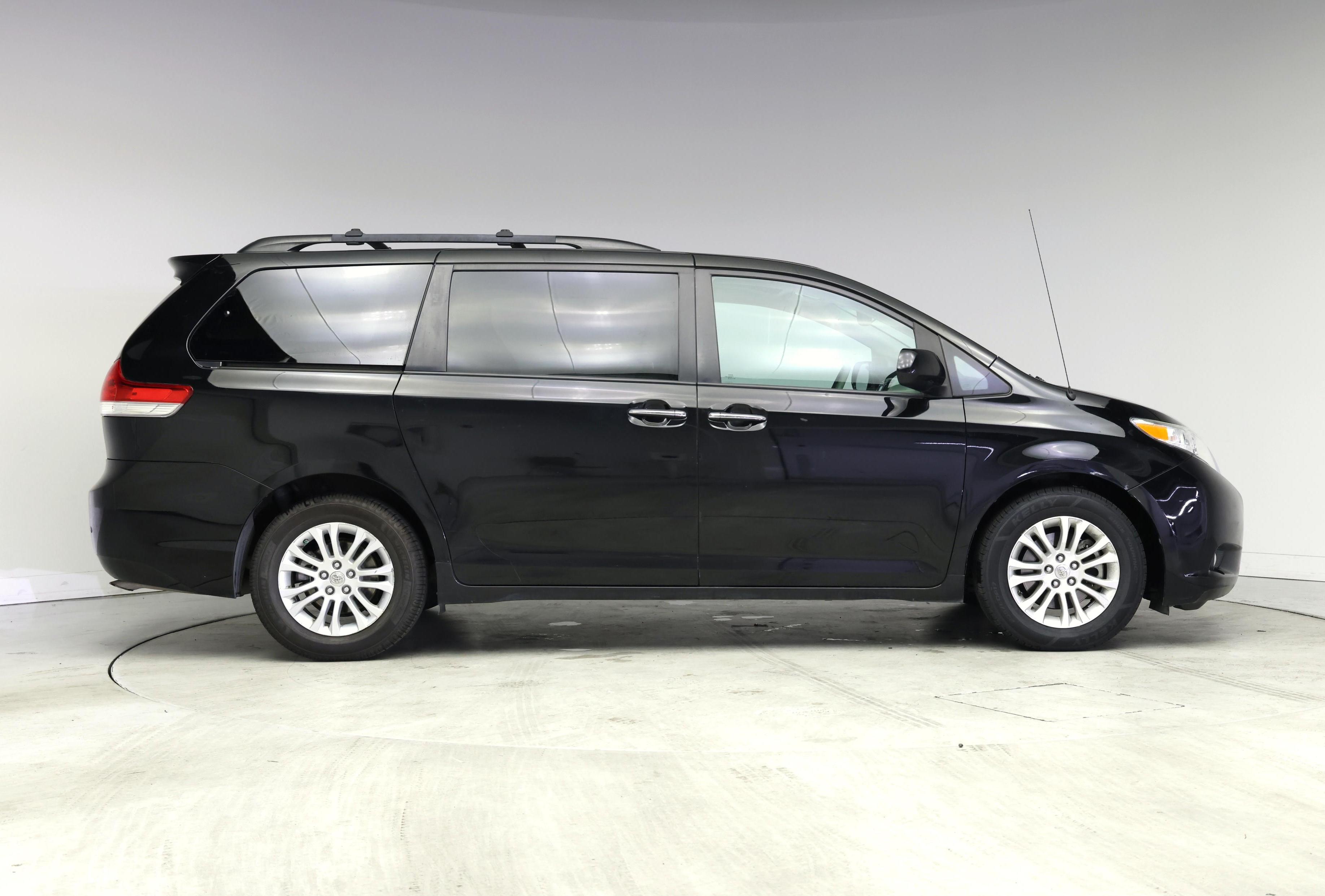 Thumbnail: 2013 Toyota Sienna - 7