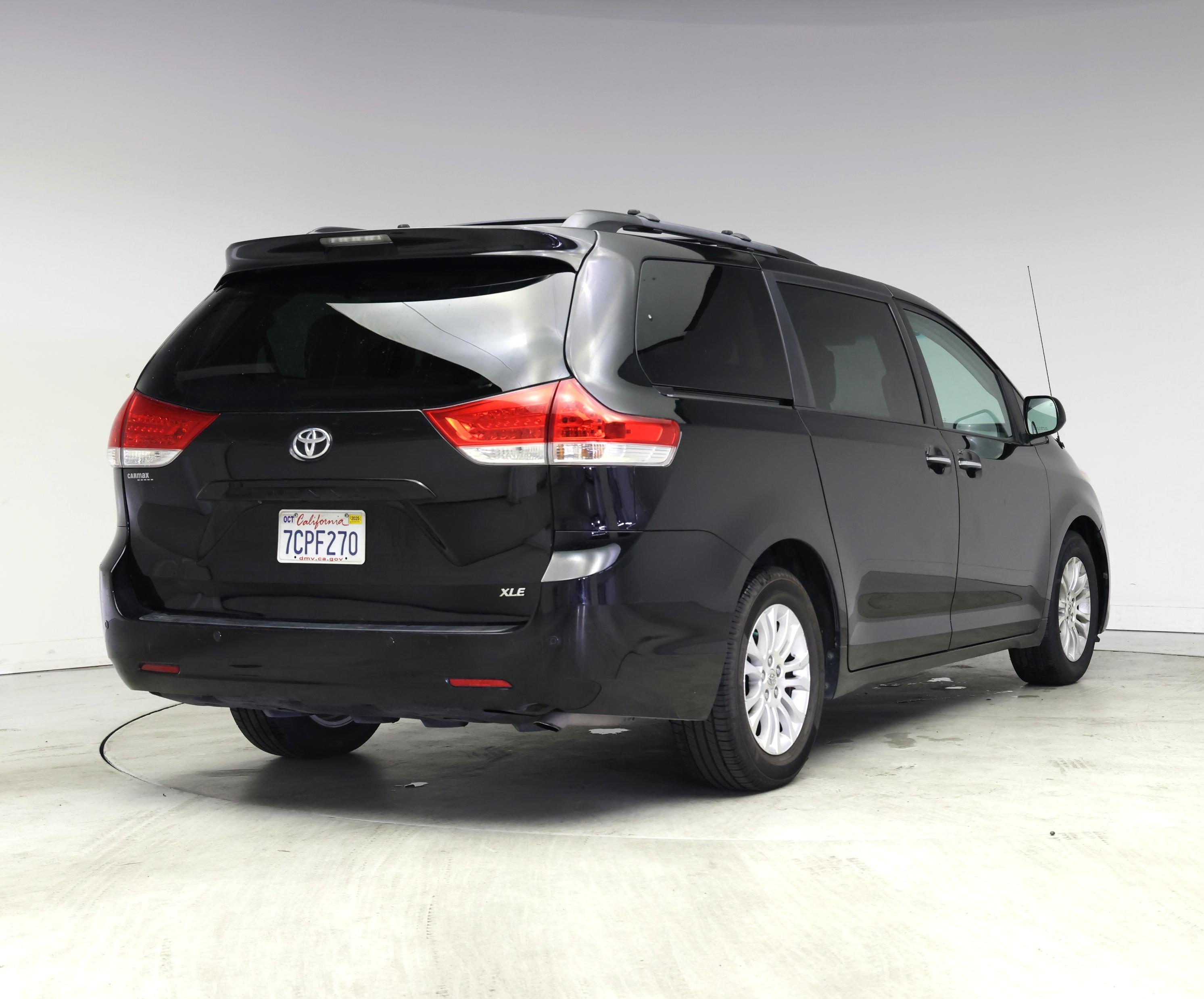Thumbnail: 2013 Toyota Sienna - 8