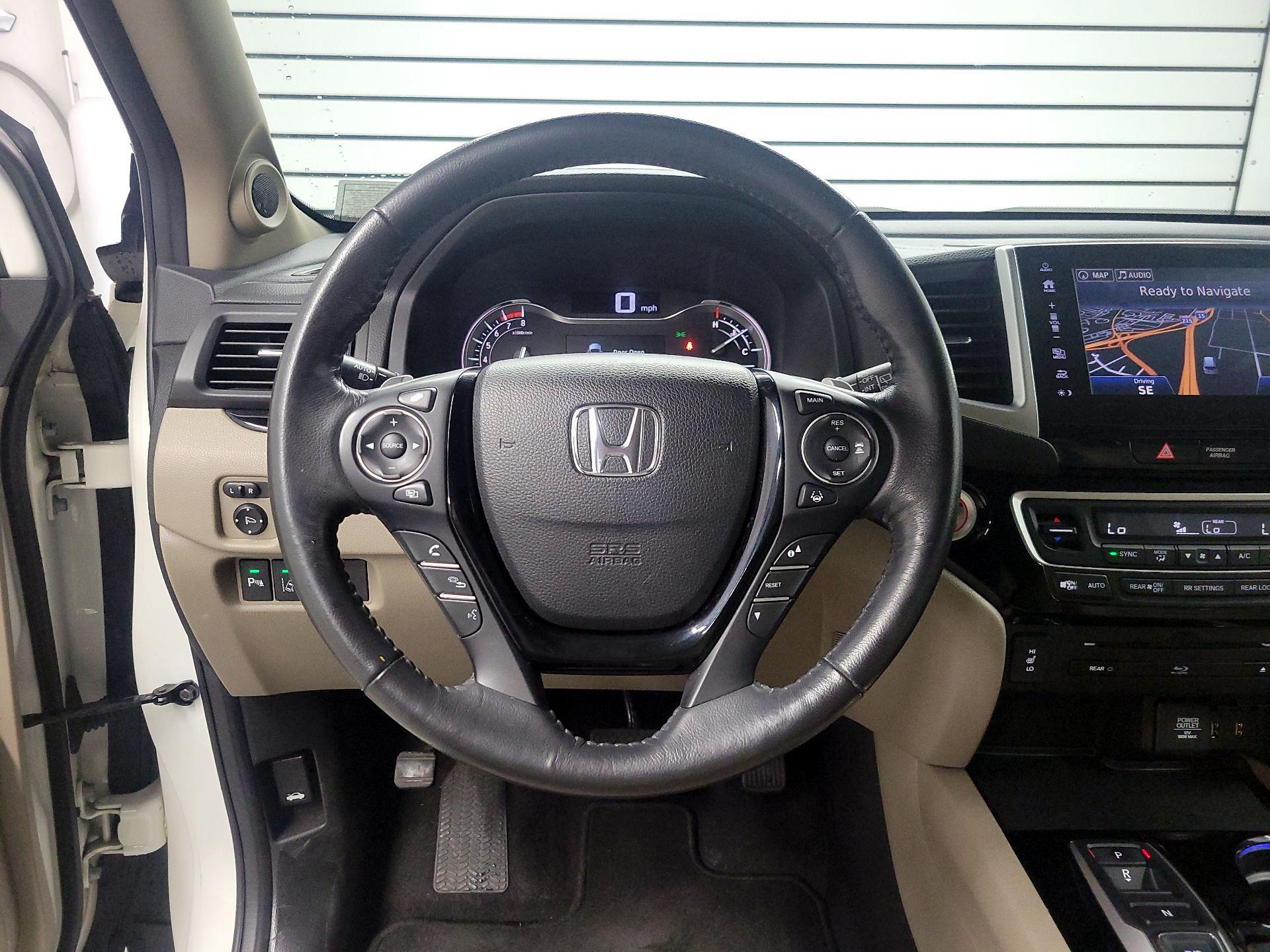 Thumbnail: 2017 Honda Pilot - 10