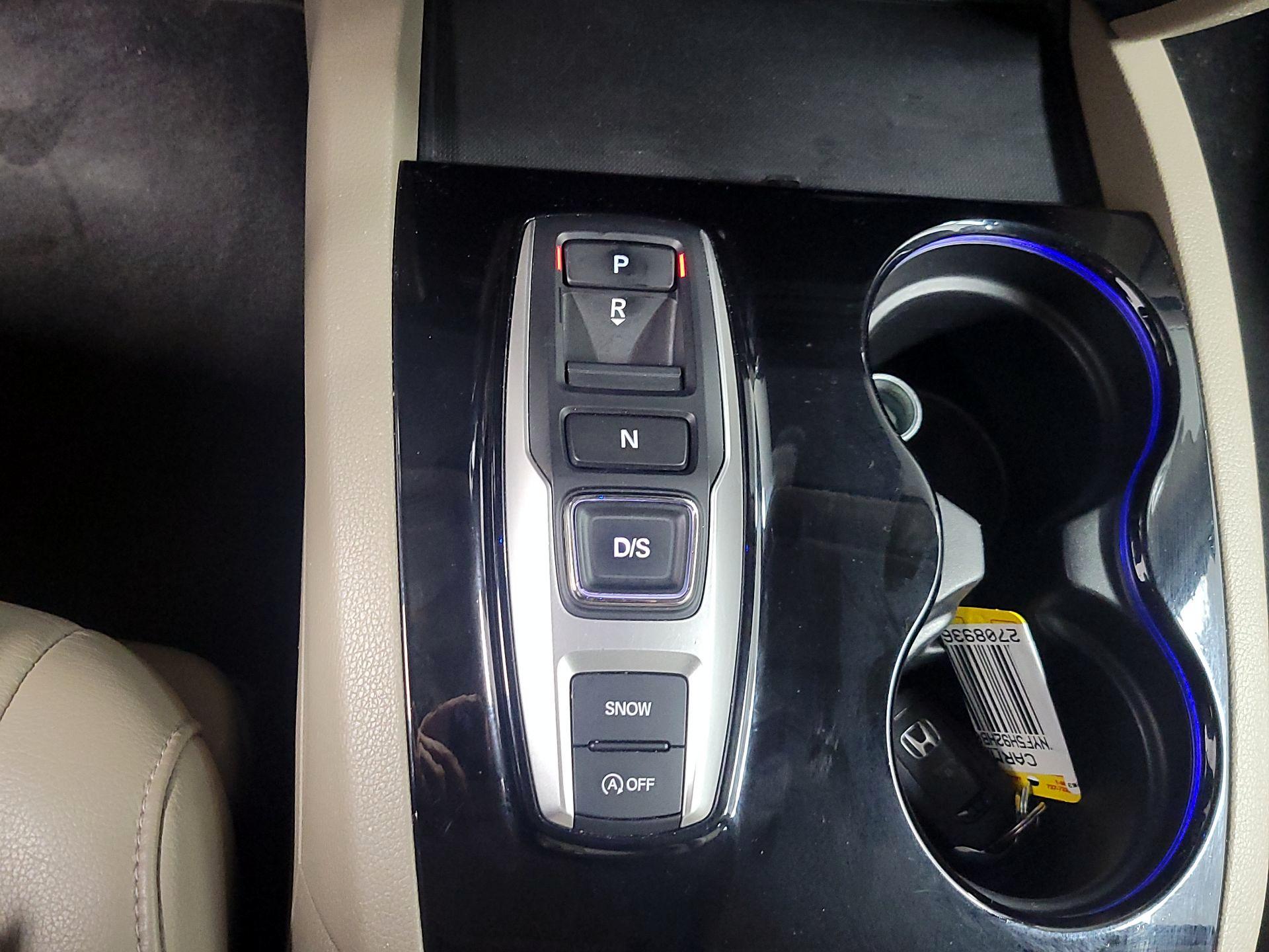 Thumbnail: 2017 Honda Pilot - 17