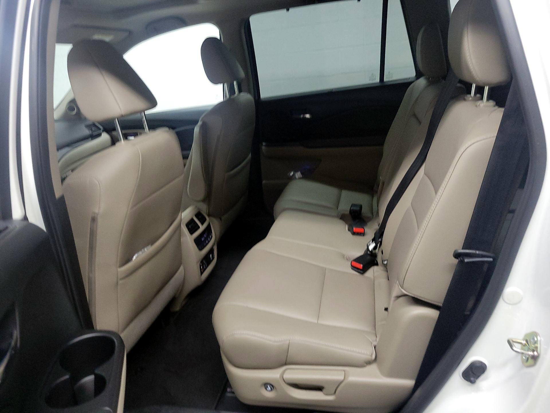 Thumbnail: 2017 Honda Pilot - 18