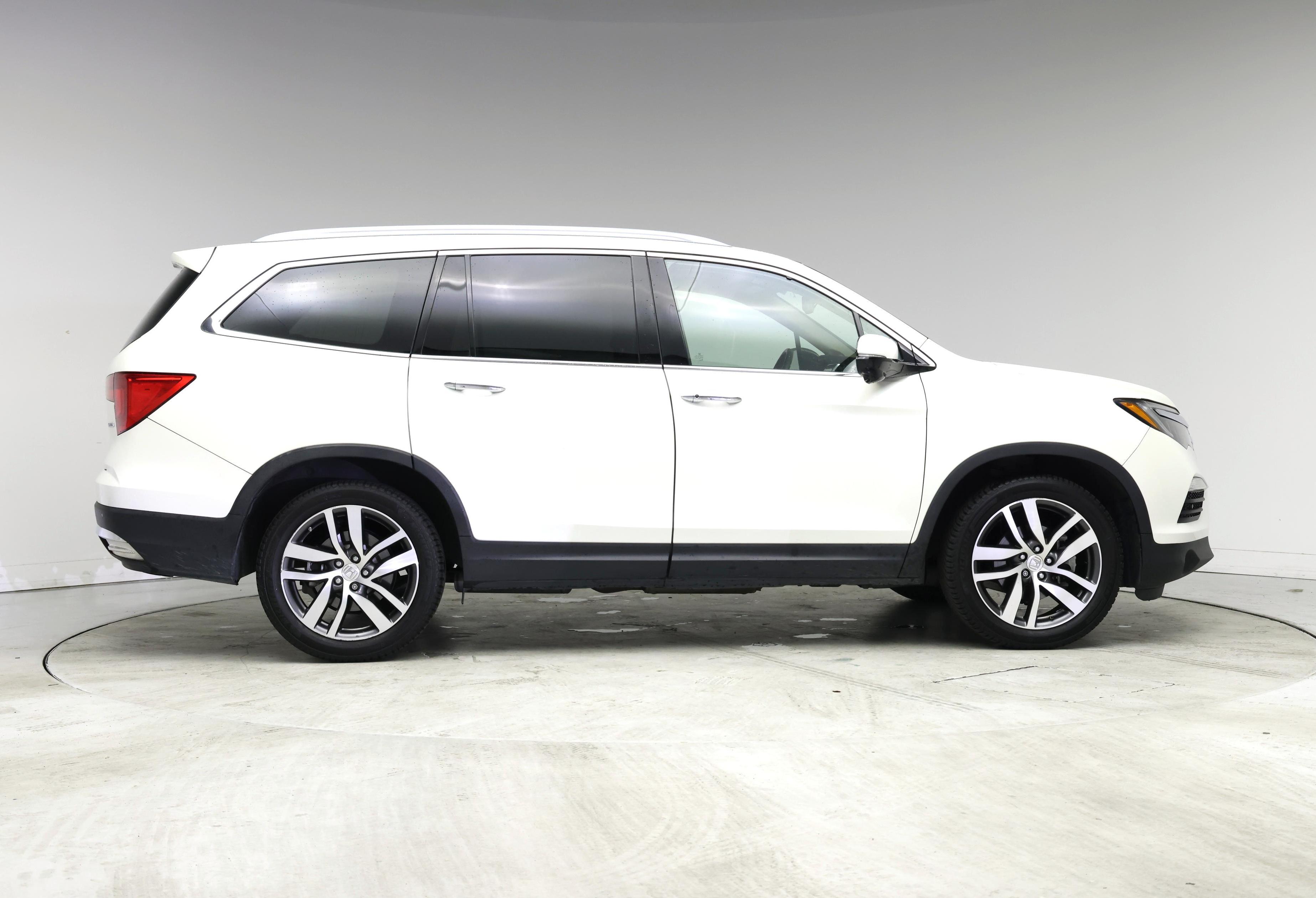 Thumbnail: 2017 Honda Pilot - 7