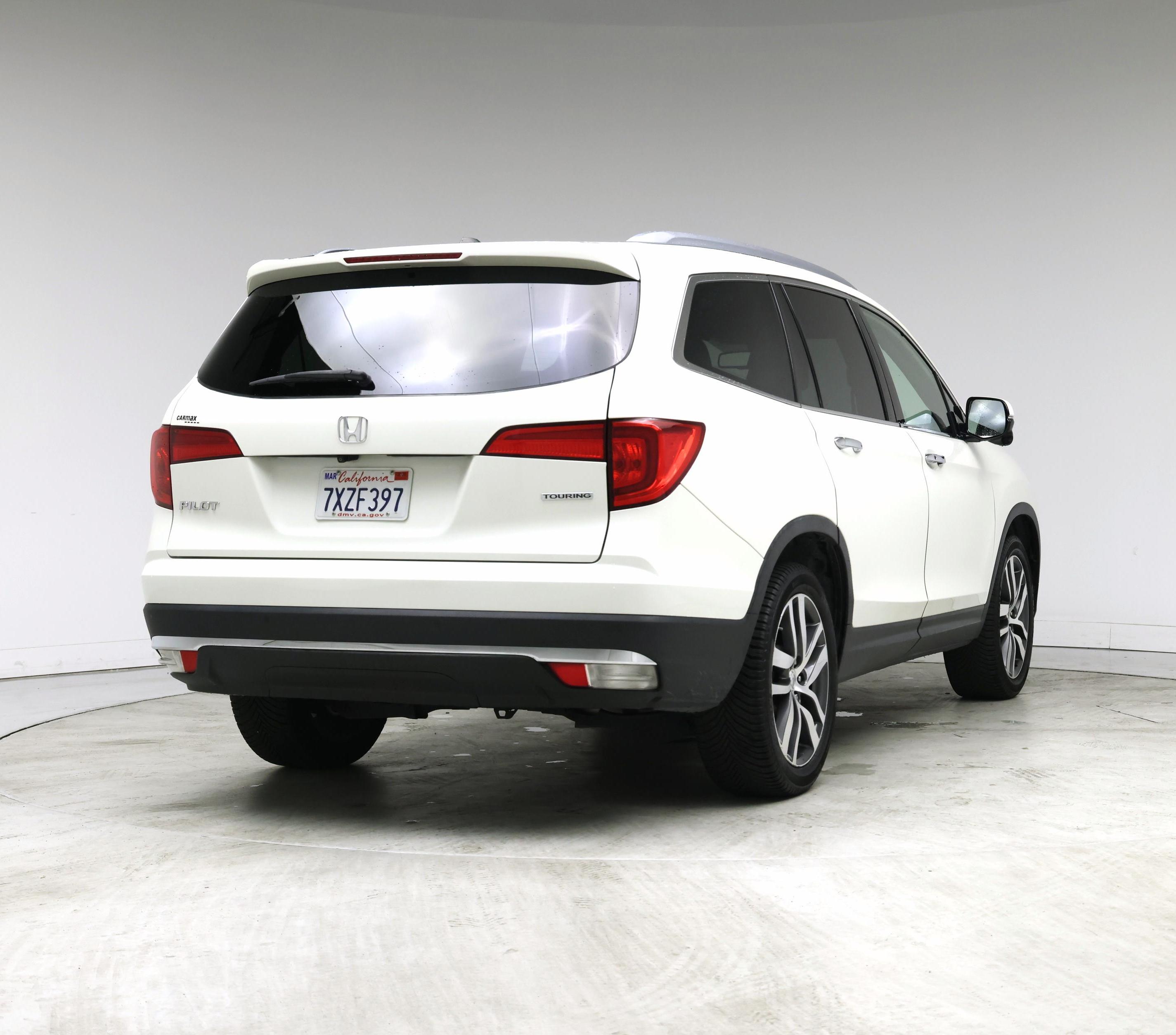 Thumbnail: 2017 Honda Pilot - 8