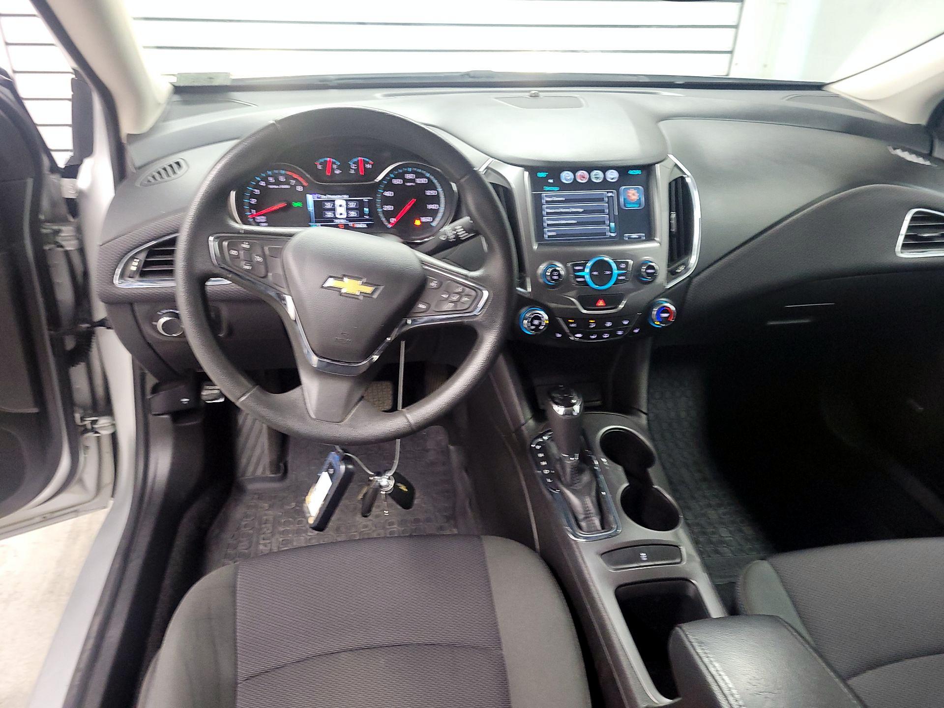 Thumbnail: 2017 Chevrolet Cruze - 9