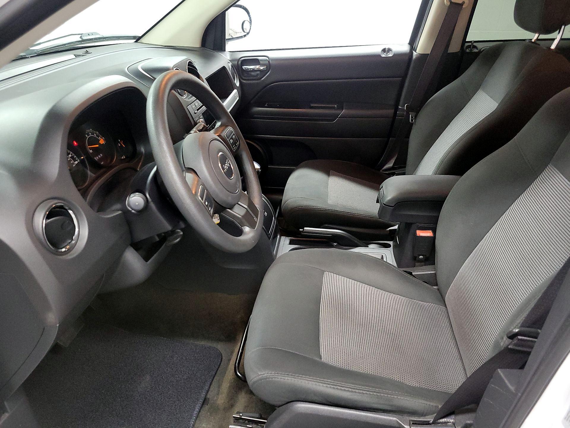 Thumbnail: 2016 Jeep Compass - 11