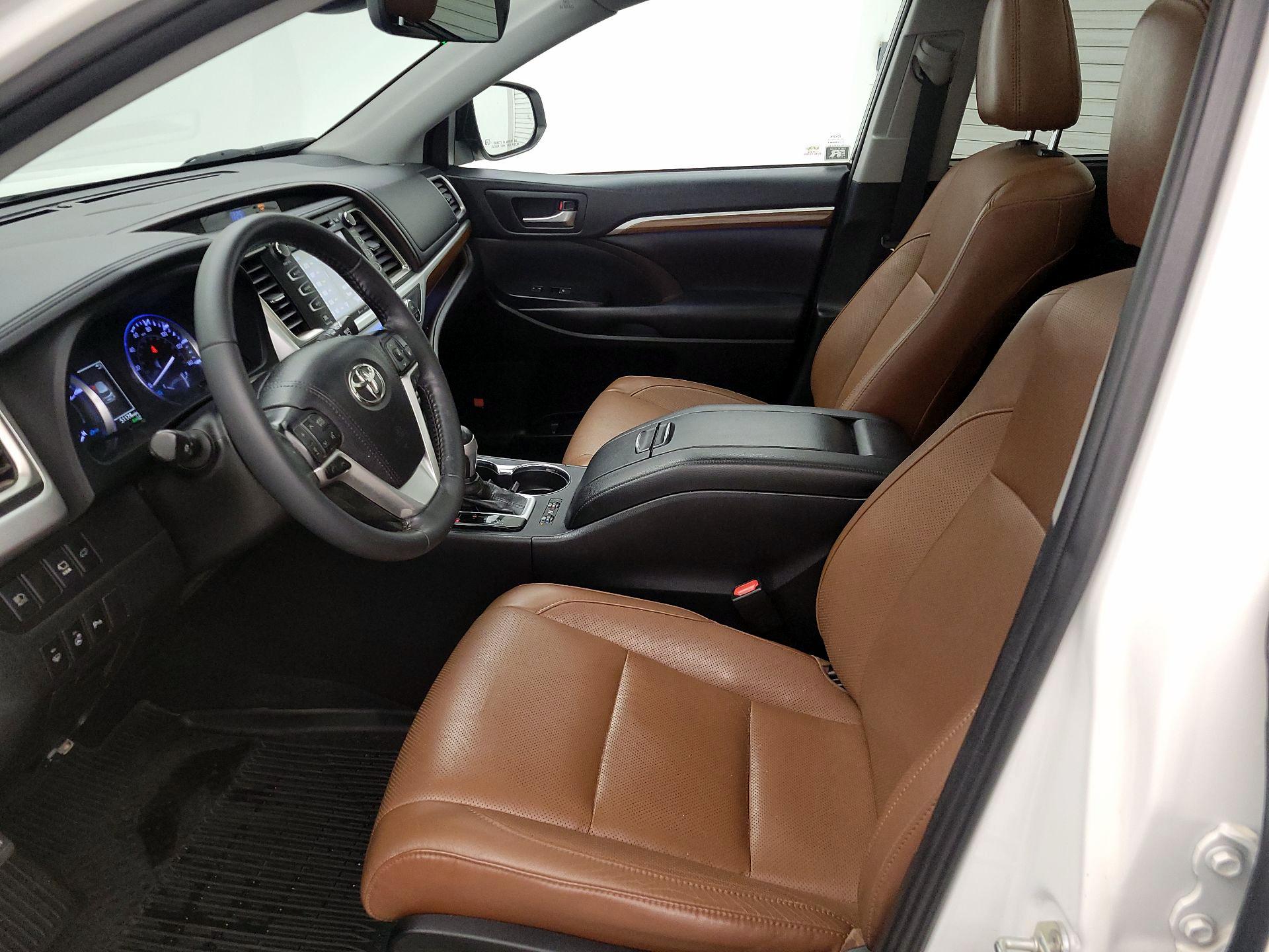 Thumbnail: 2019 Toyota Highlander - 11