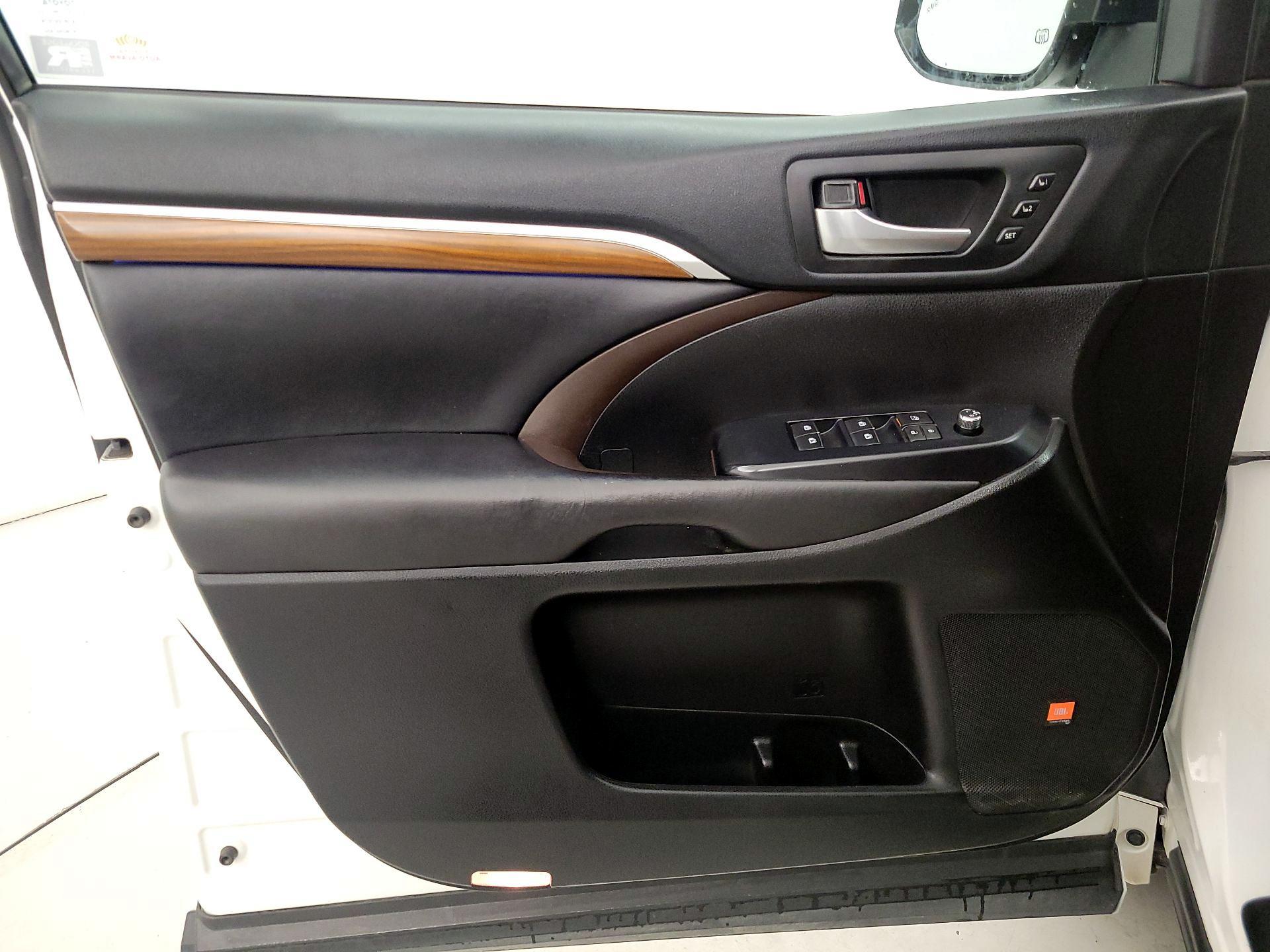 Thumbnail: 2019 Toyota Highlander - 12